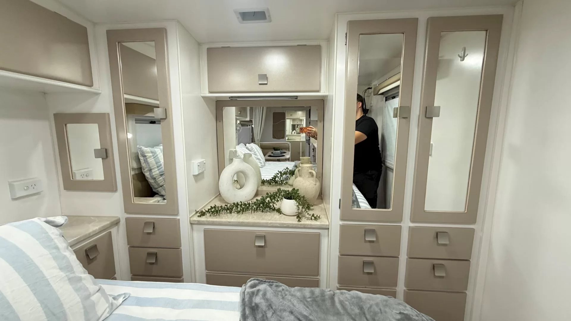 USED 2014 RETREAT MABEL caravan