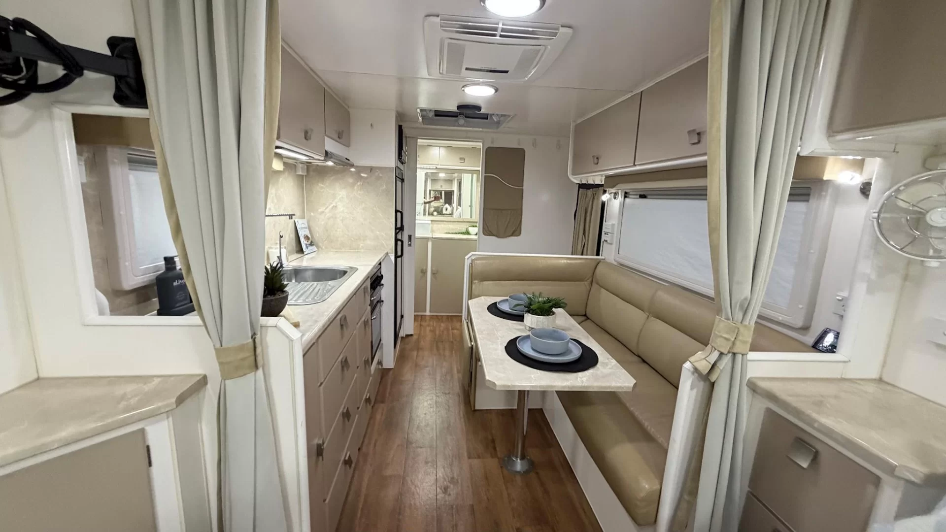 USED 2014 RETREAT MABEL caravan