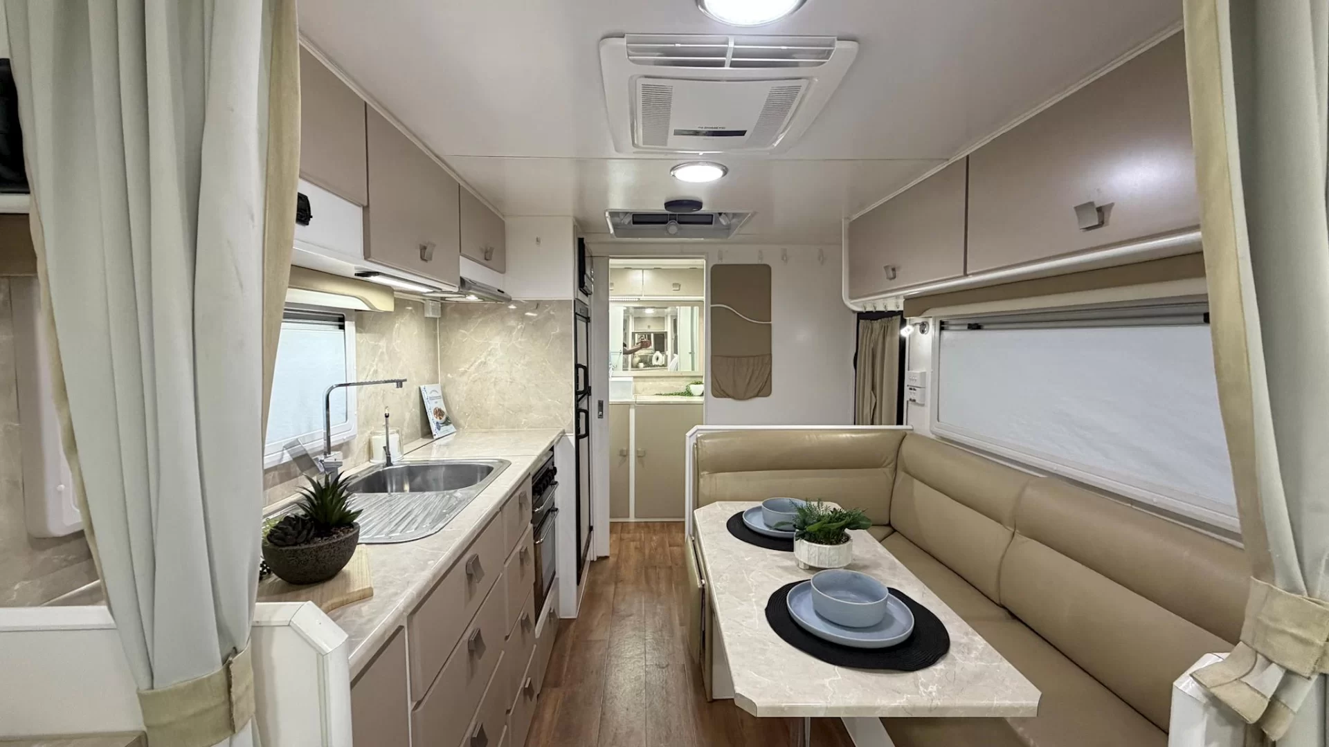 USED 2014 RETREAT MABEL caravan