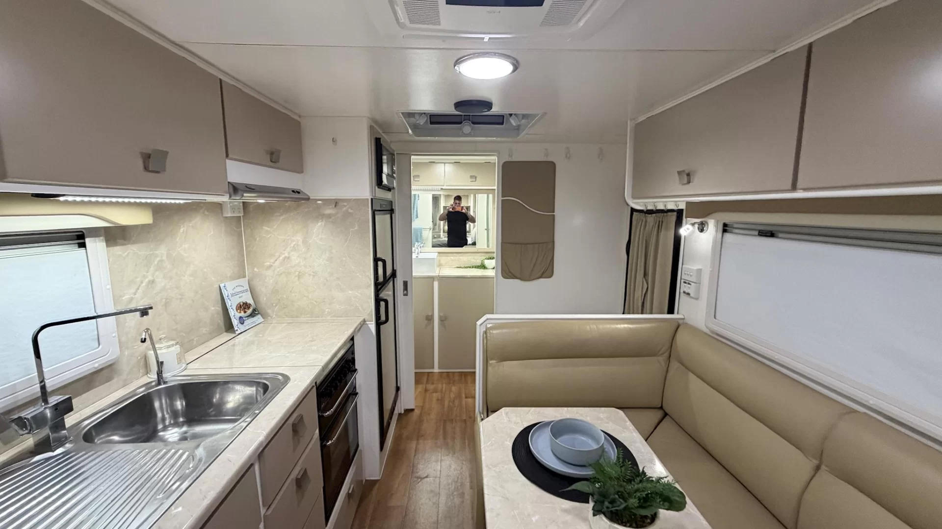 USED 2014 RETREAT MABEL caravan