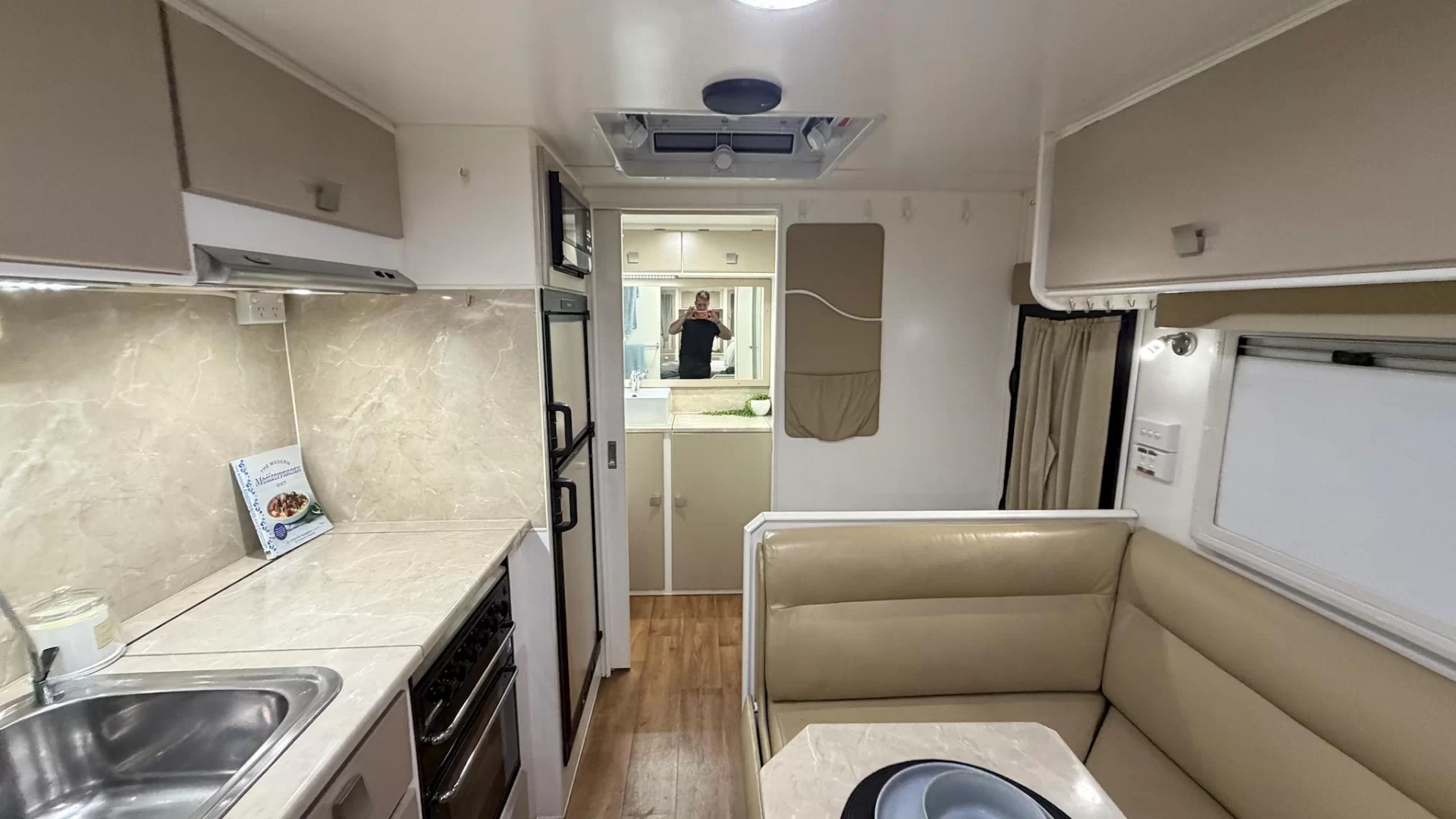 USED 2014 RETREAT MABEL caravan