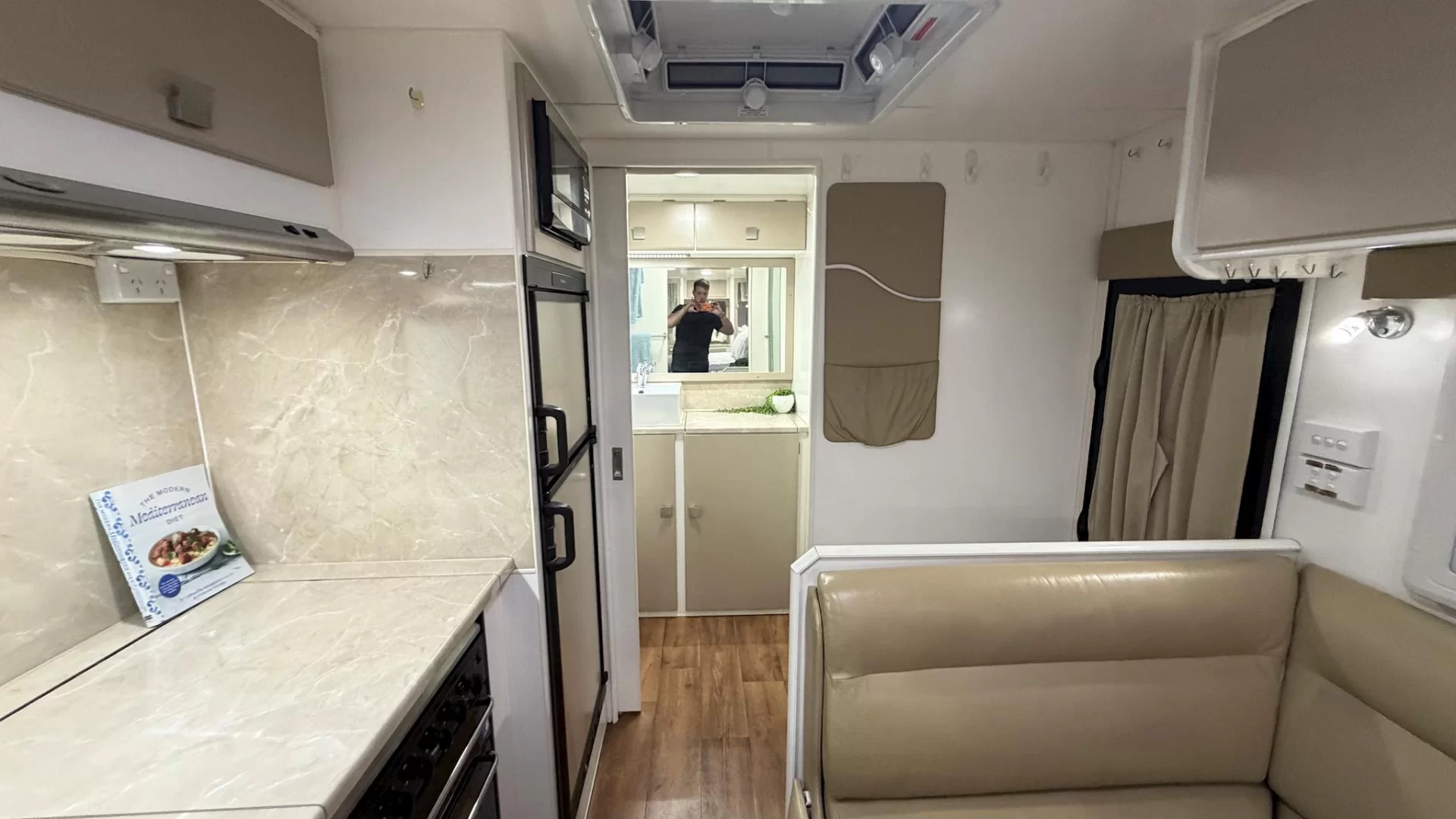 USED 2014 RETREAT MABEL caravan