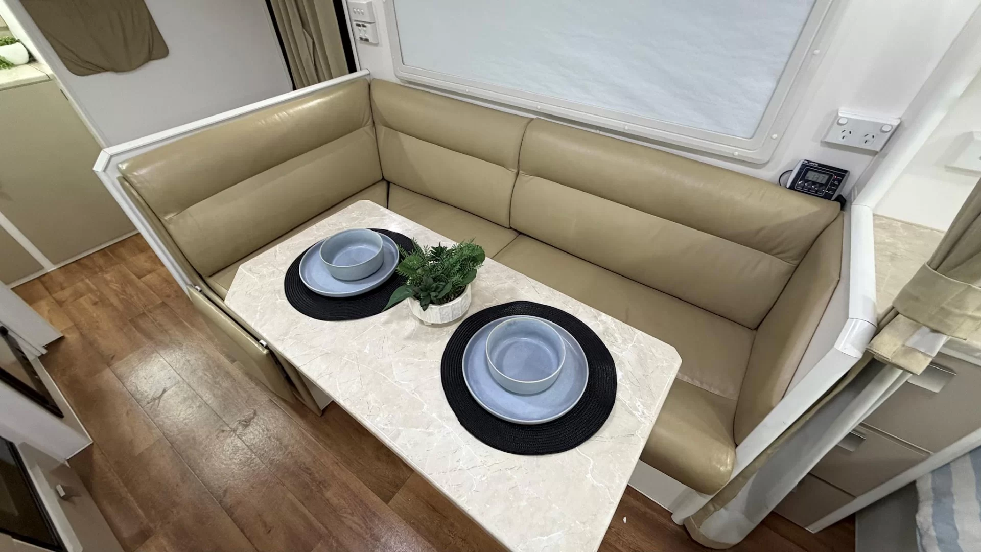 USED 2014 RETREAT MABEL caravan