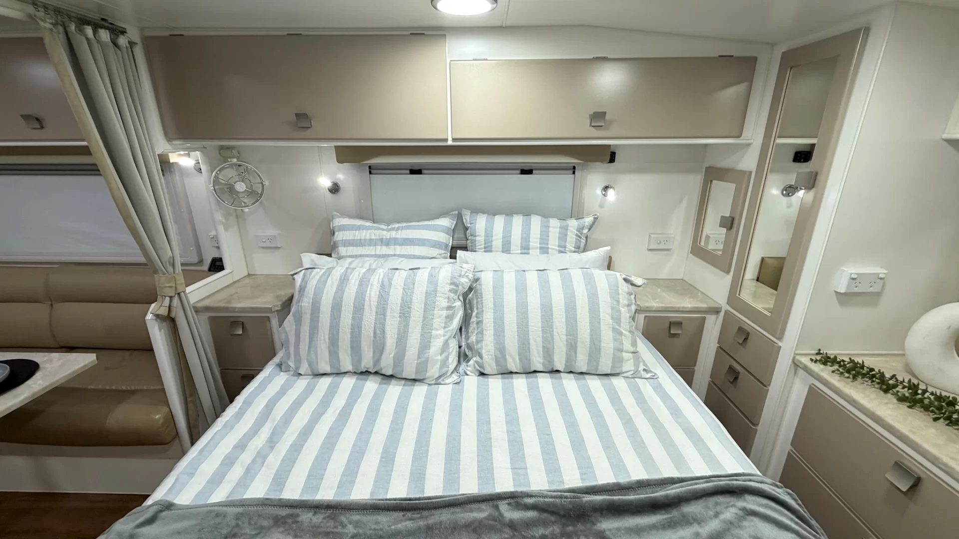 USED 2014 RETREAT MABEL caravan