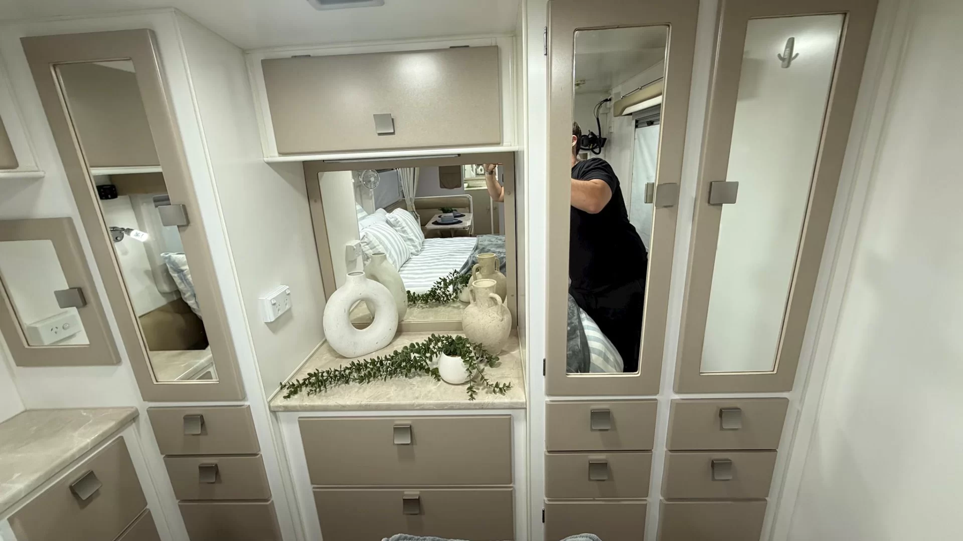 USED 2014 RETREAT MABEL caravan