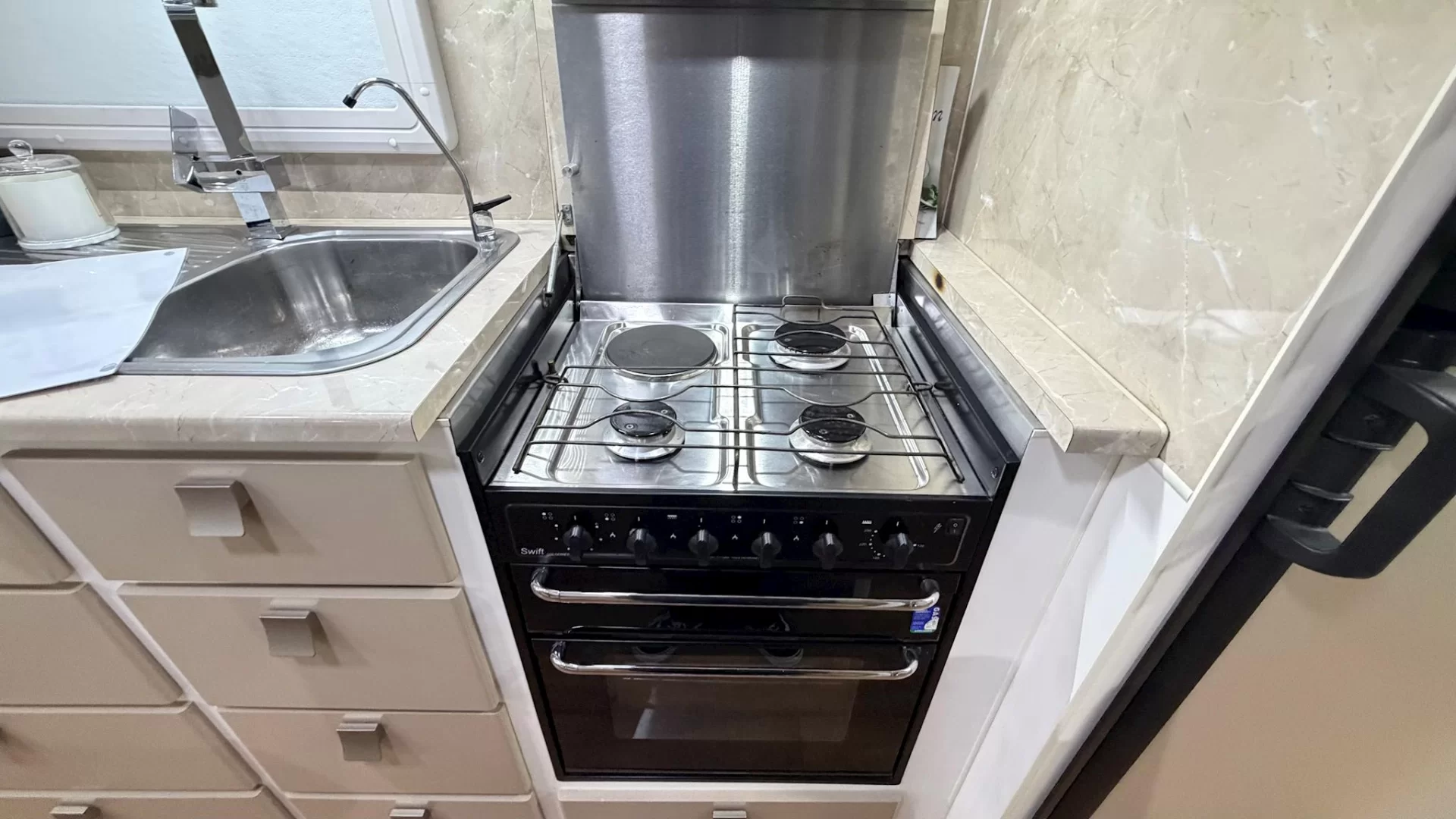 USED 2014 RETREAT MABEL caravan