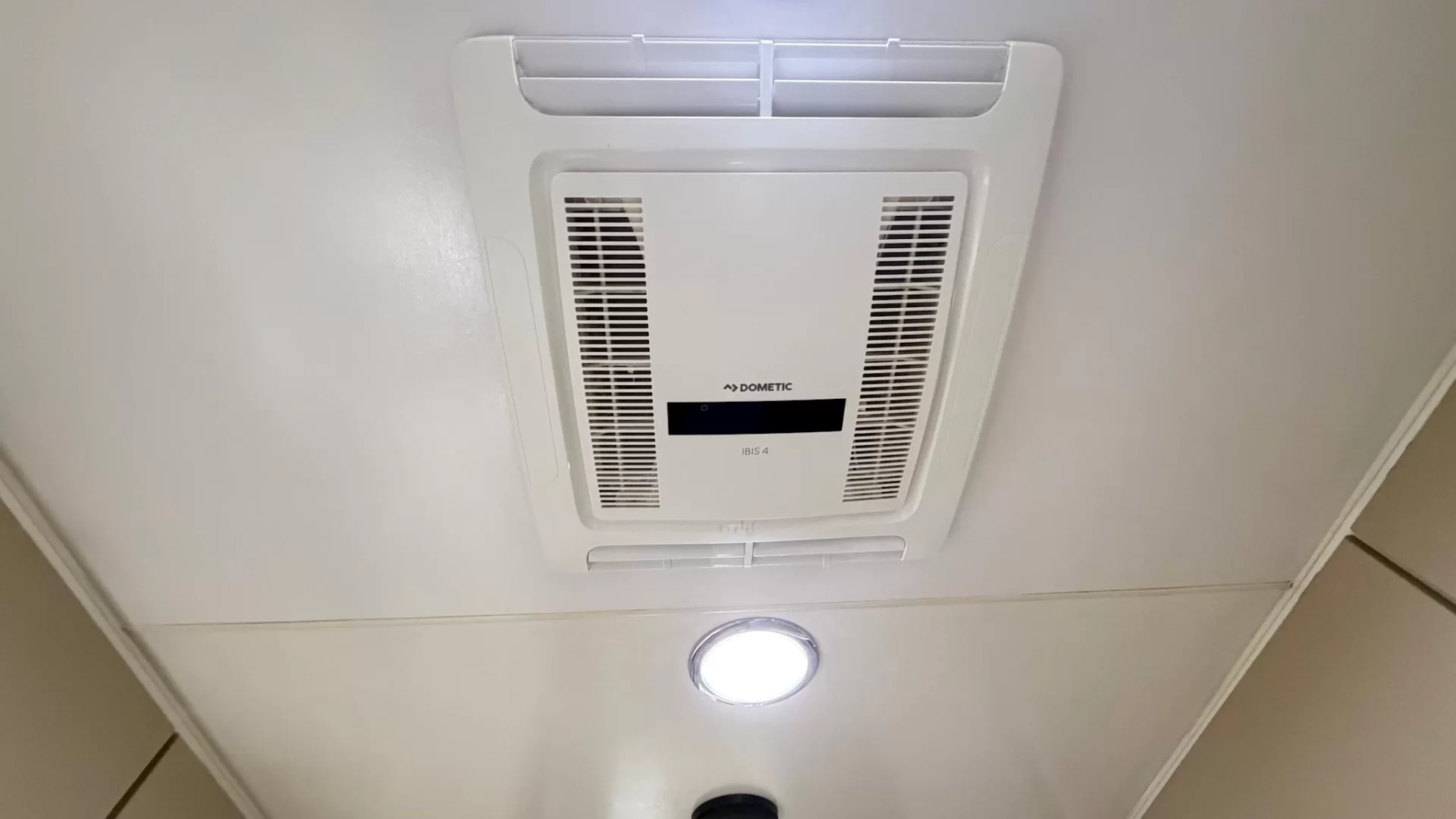 USED 2014 RETREAT MABEL caravan