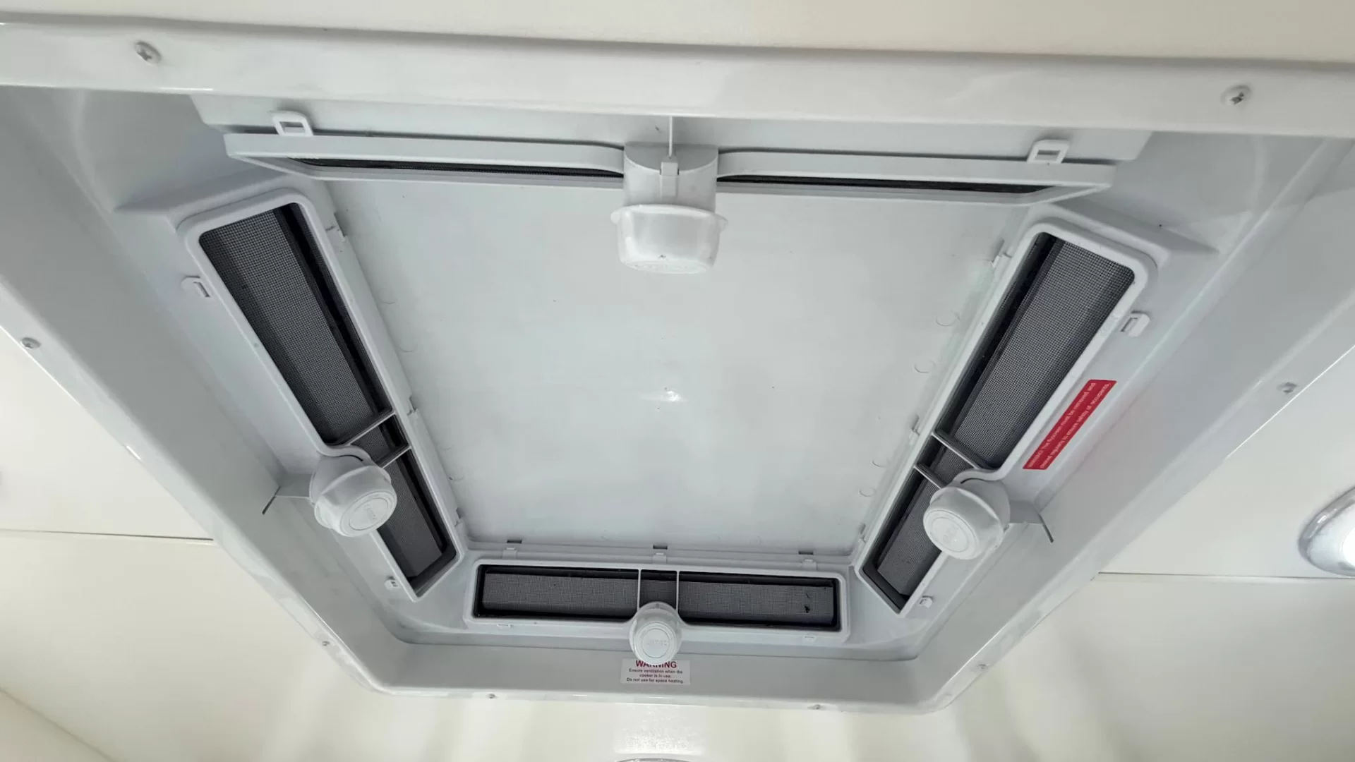 USED 2014 RETREAT MABEL caravan