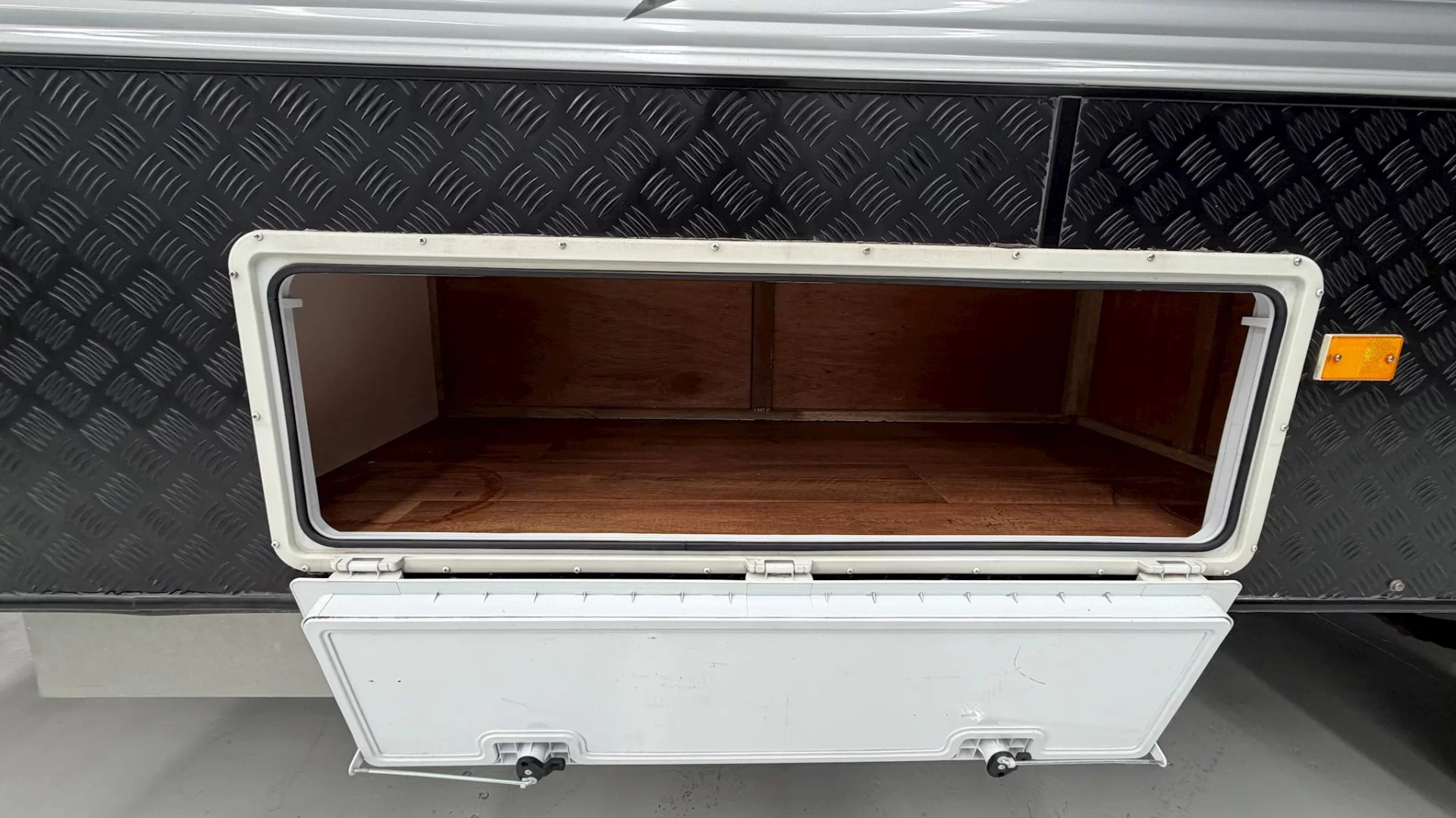 USED 2014 RETREAT MABEL caravan