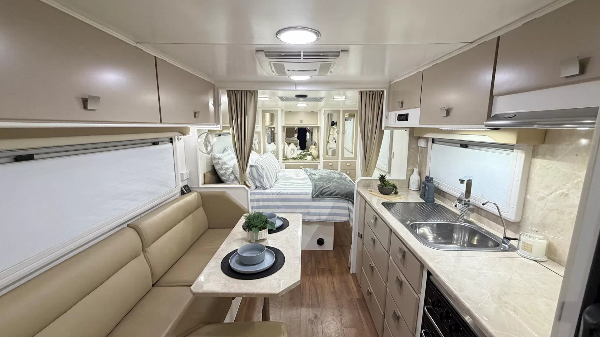 USED 2014 RETREAT MABEL caravan