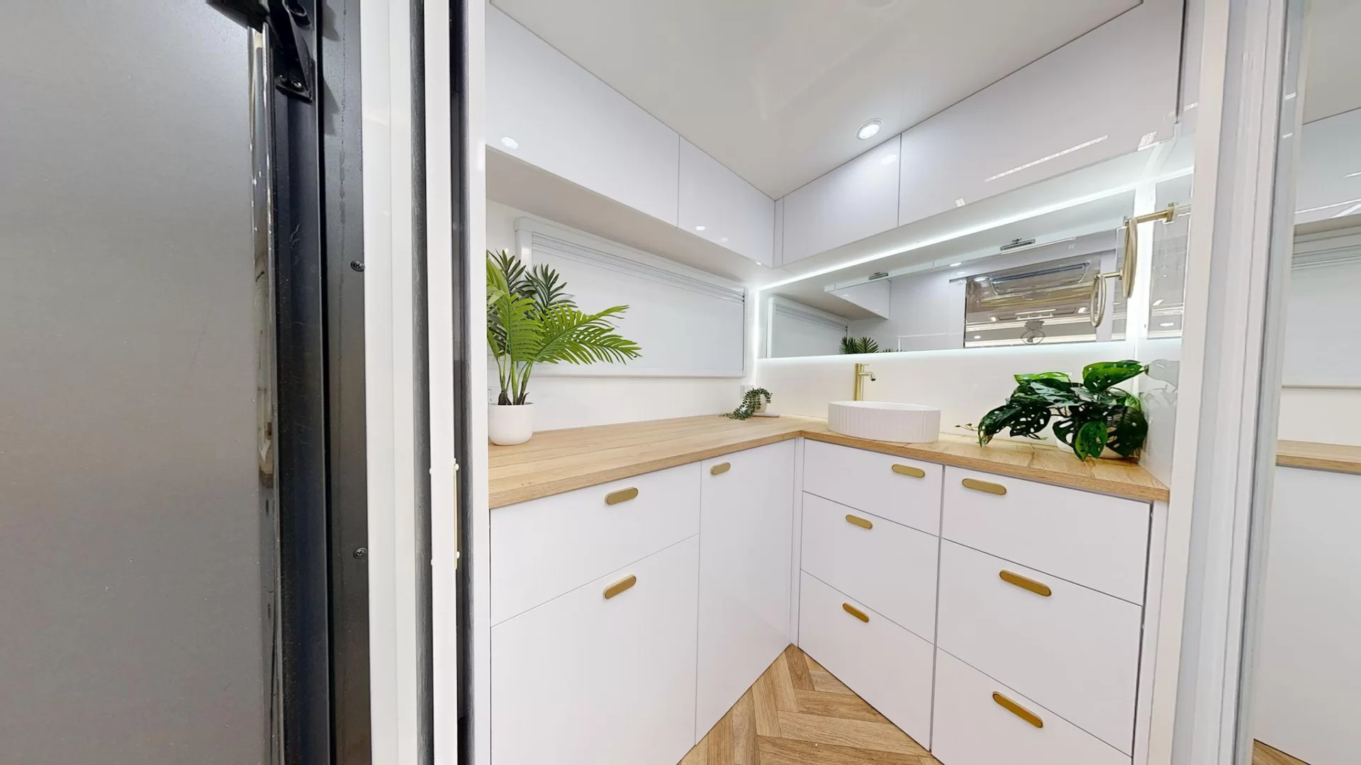 NEW 2026 VACATIONER CARAVANS ROUGH RIDER caravan