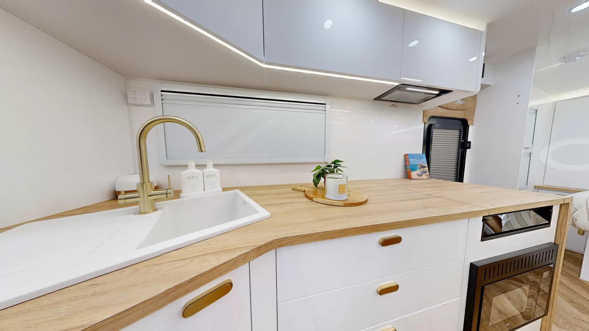 NEW 2026 VACATIONER CARAVANS ROUGH RIDER caravan