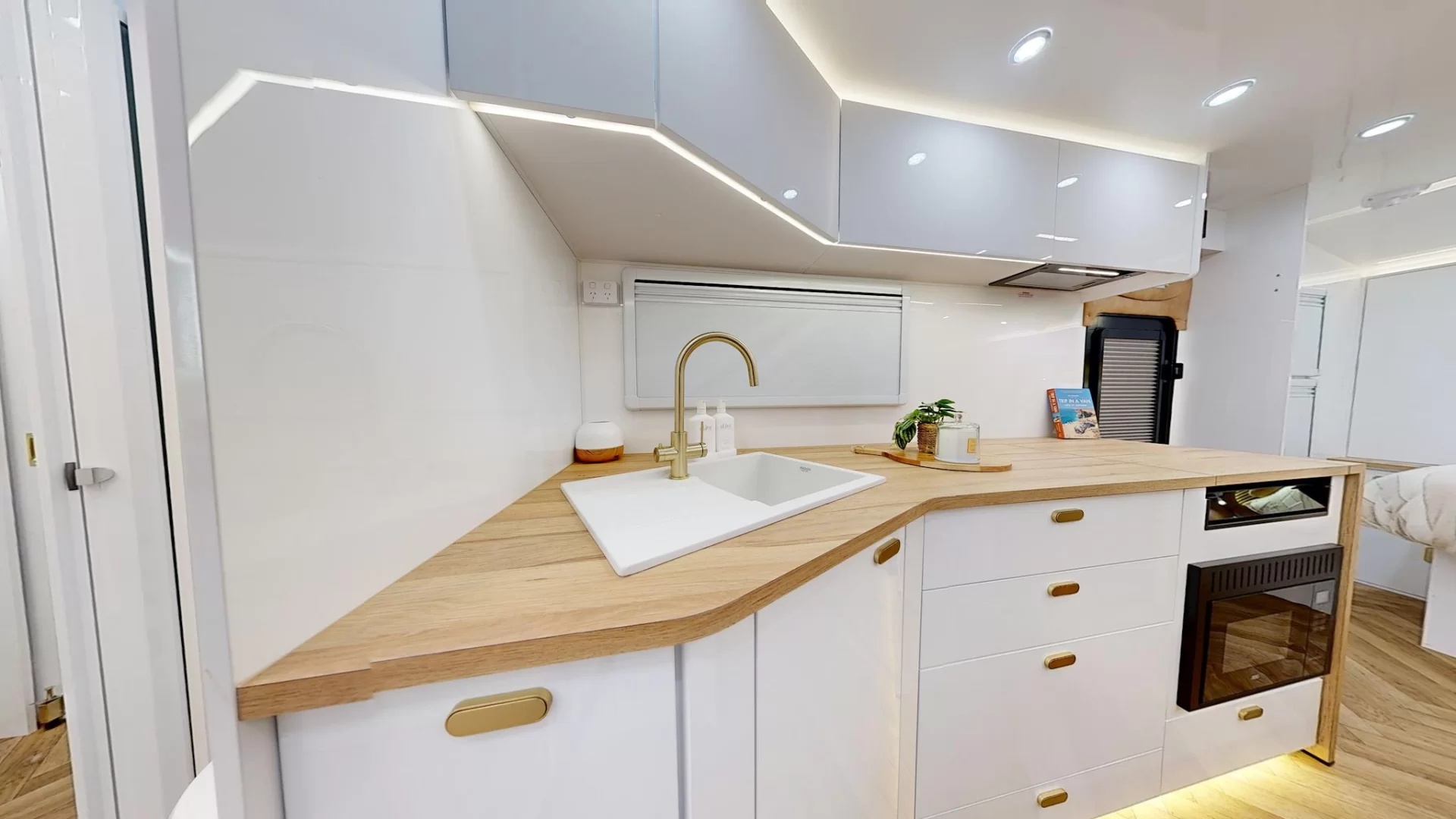 NEW 2026 VACATIONER CARAVANS ROUGH RIDER caravan