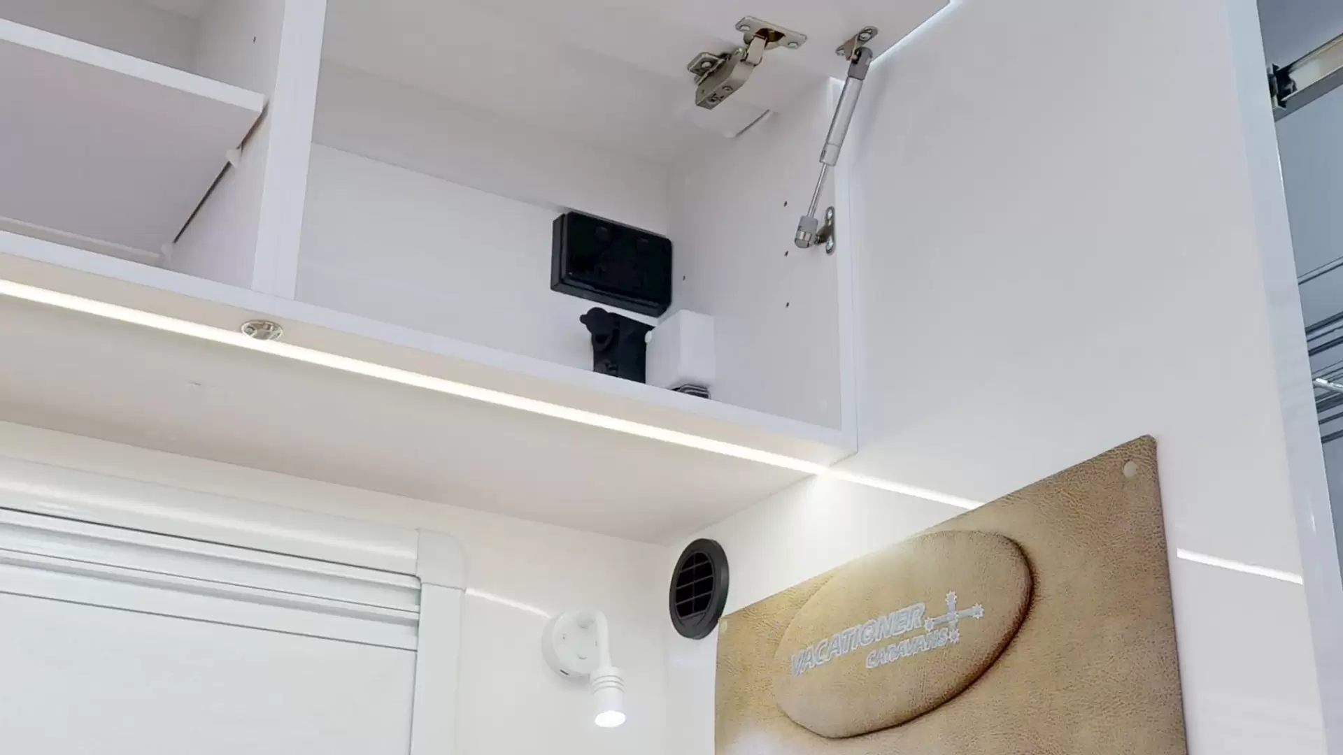 NEW 2026 VACATIONER CARAVANS ROUGH RIDER