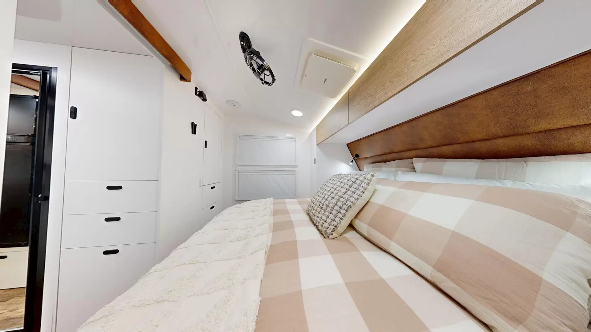 NEW 2026 OZVENTURE CARAVANS OV COMPOSITE