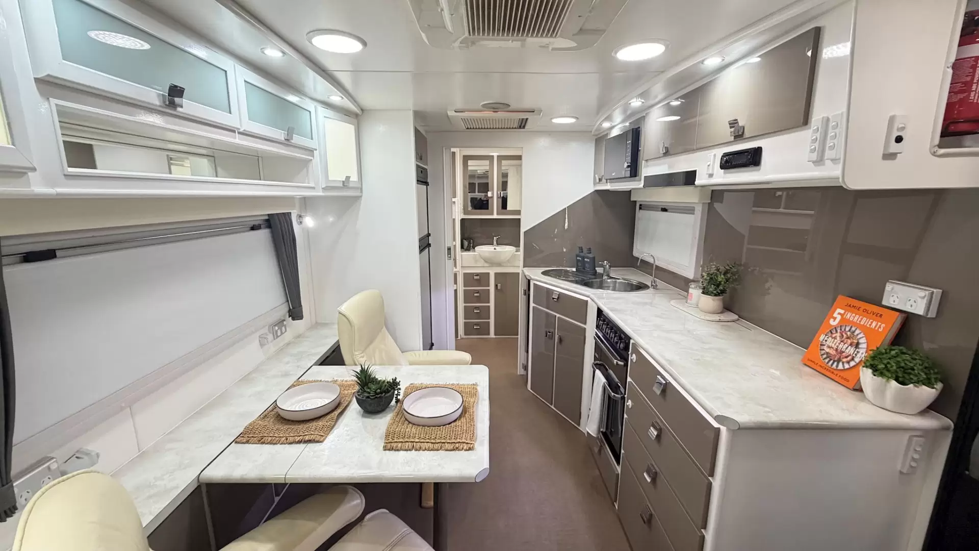 USED 2015 PARAMOUNT VOGUE