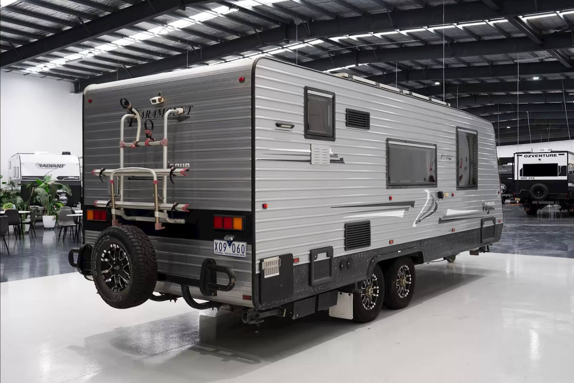 USED 2015 PARAMOUNT VOGUE