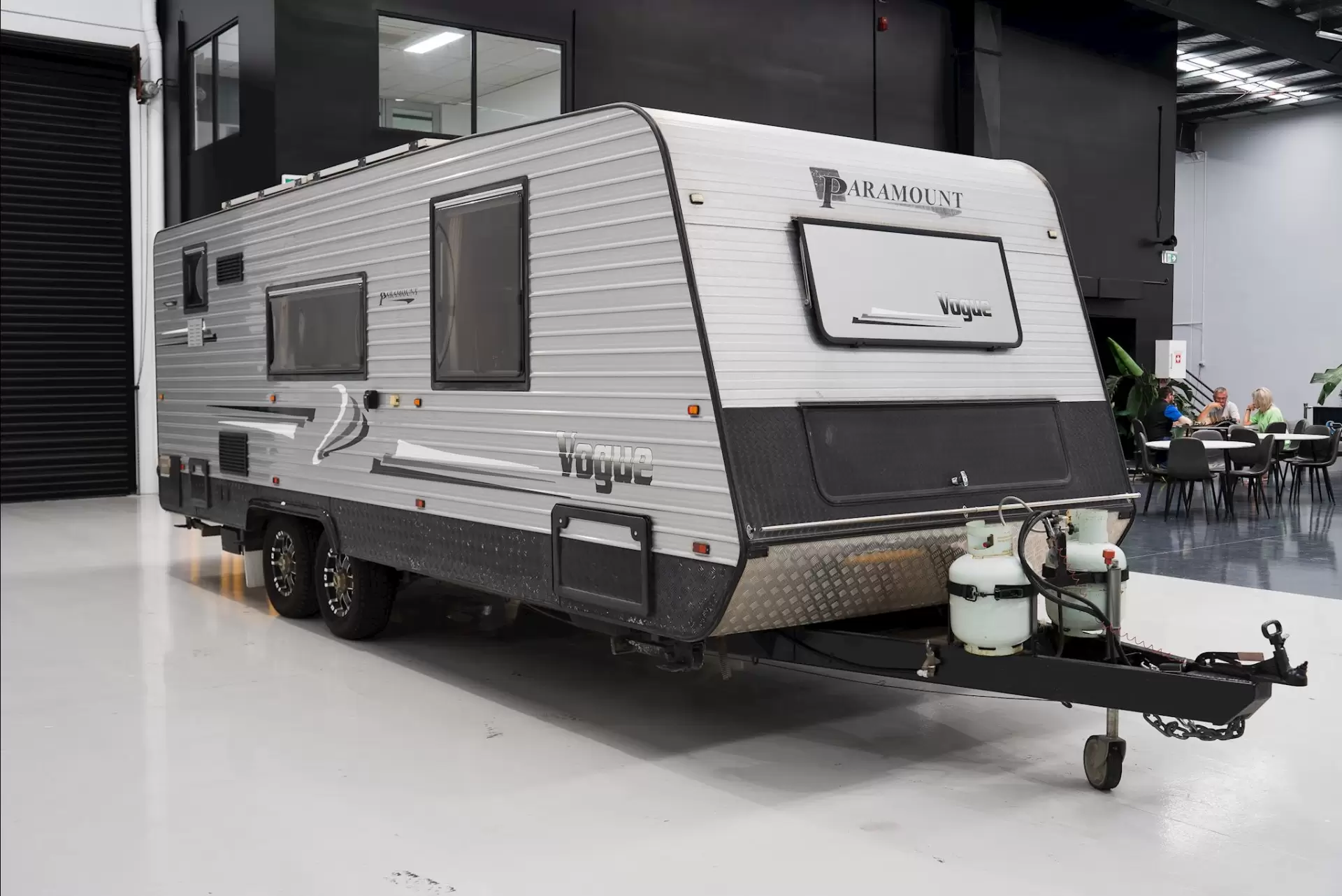 USED 2015 PARAMOUNT VOGUE