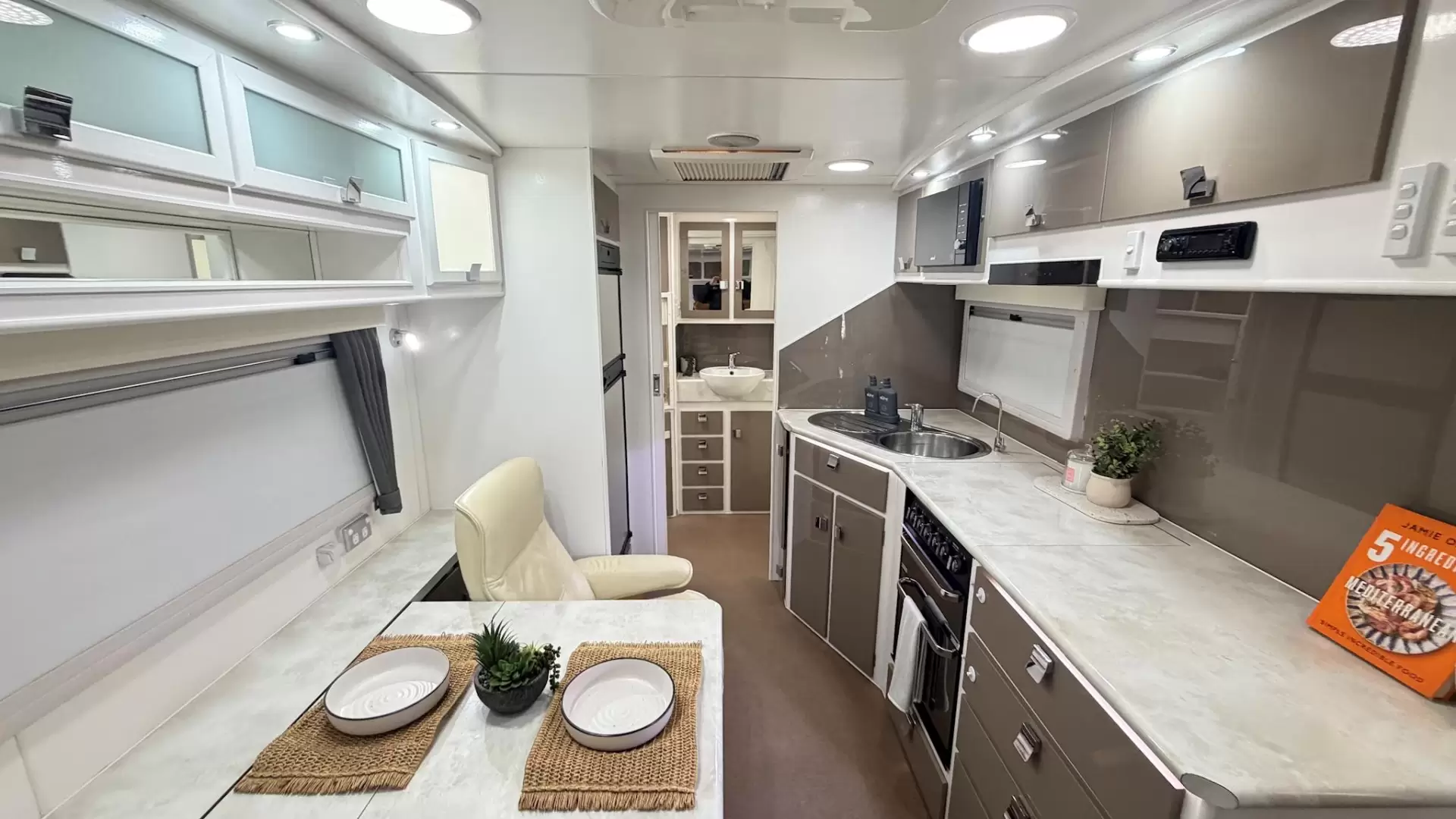 USED 2015 PARAMOUNT VOGUE