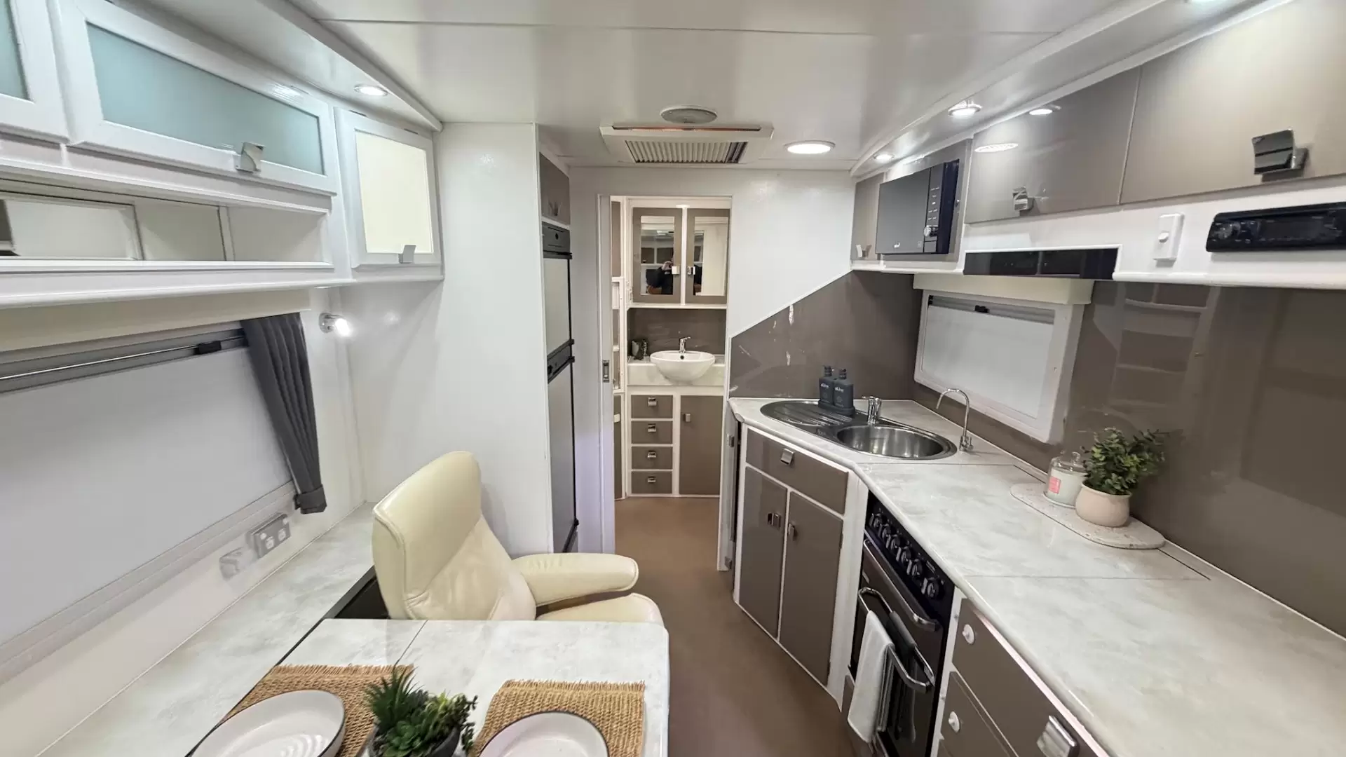 USED 2015 PARAMOUNT VOGUE