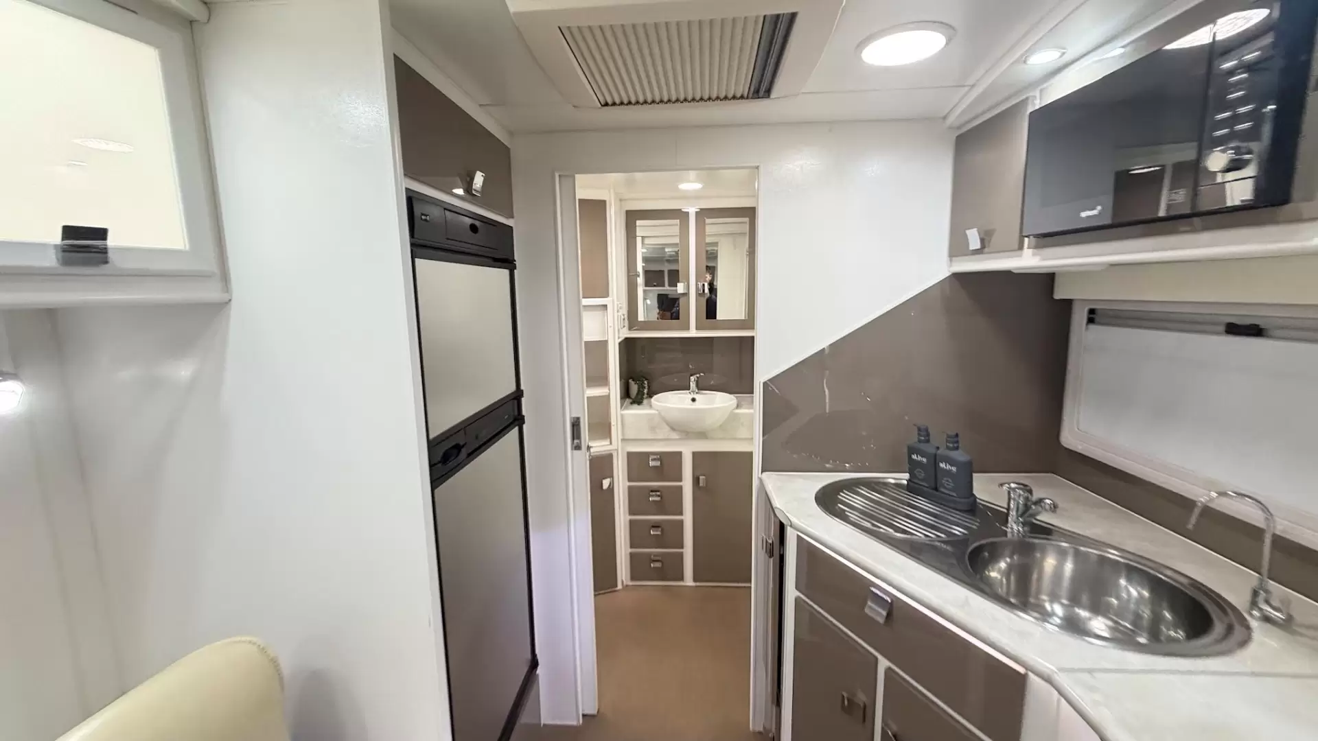 USED 2015 PARAMOUNT VOGUE