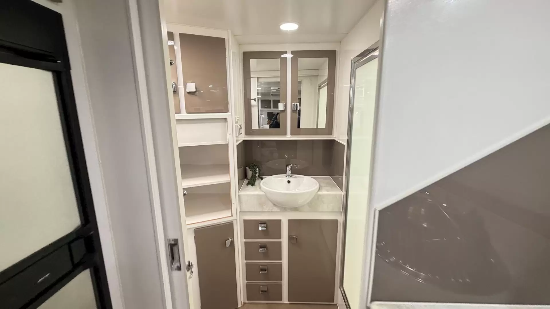 USED 2015 PARAMOUNT VOGUE