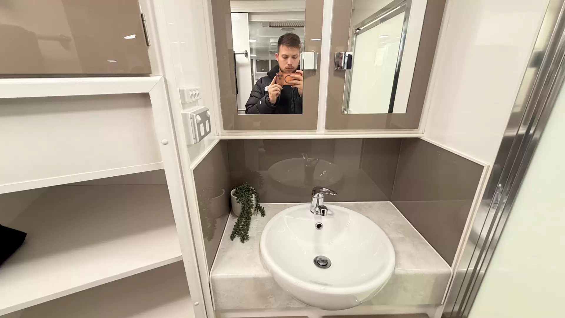 USED 2015 PARAMOUNT VOGUE