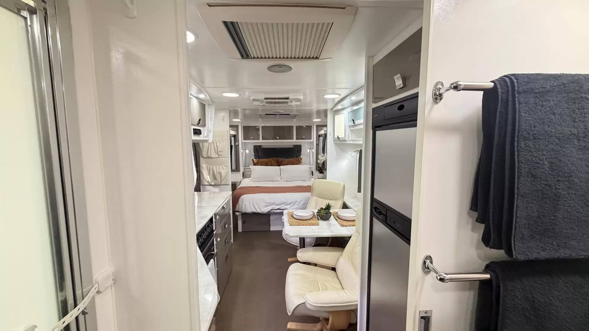 USED 2015 PARAMOUNT VOGUE