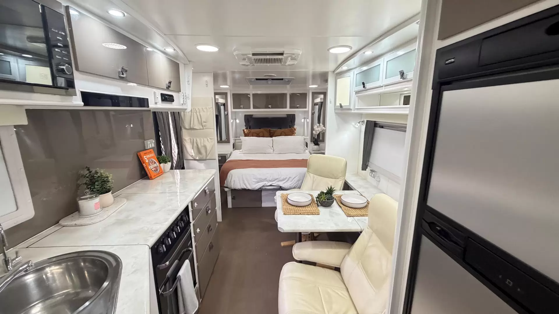 USED 2015 PARAMOUNT VOGUE