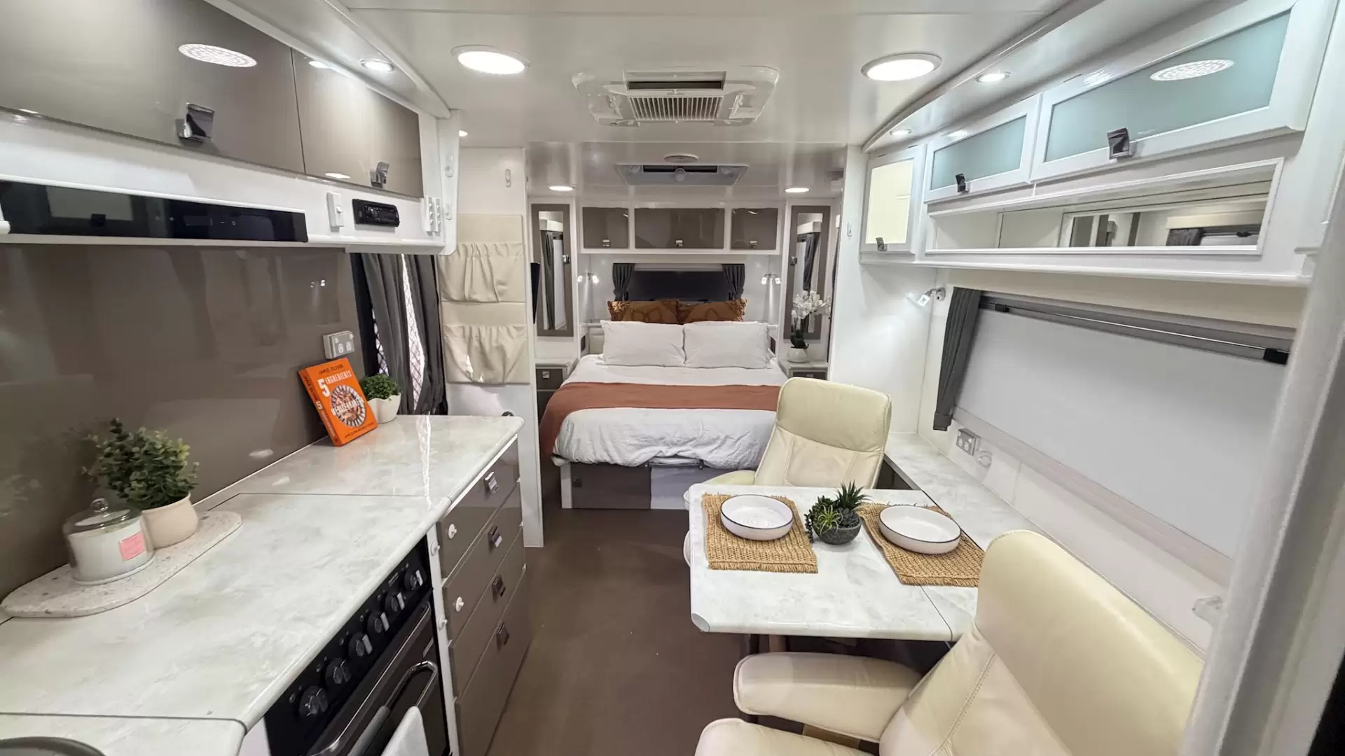 USED 2015 PARAMOUNT VOGUE