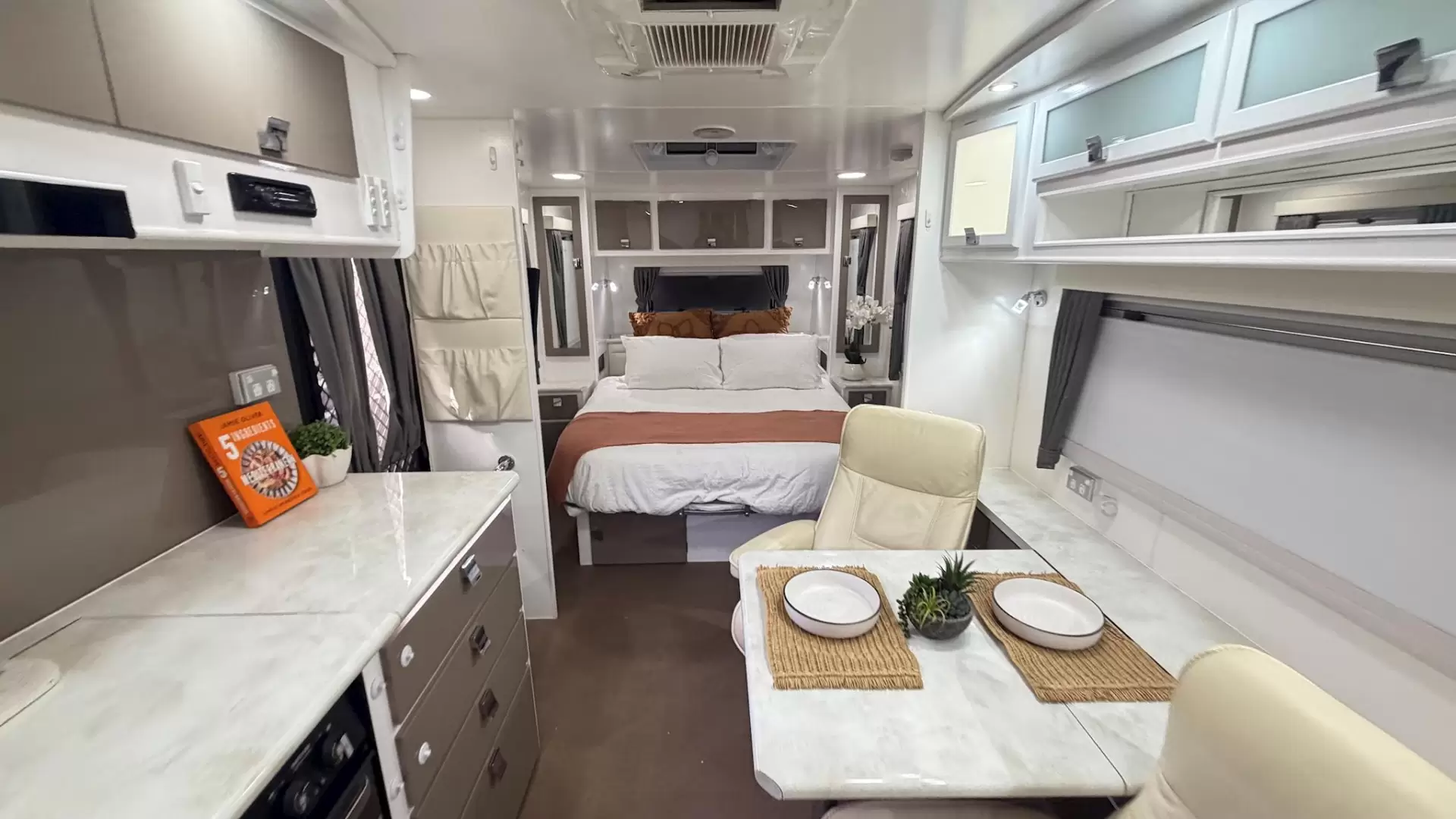 USED 2015 PARAMOUNT VOGUE