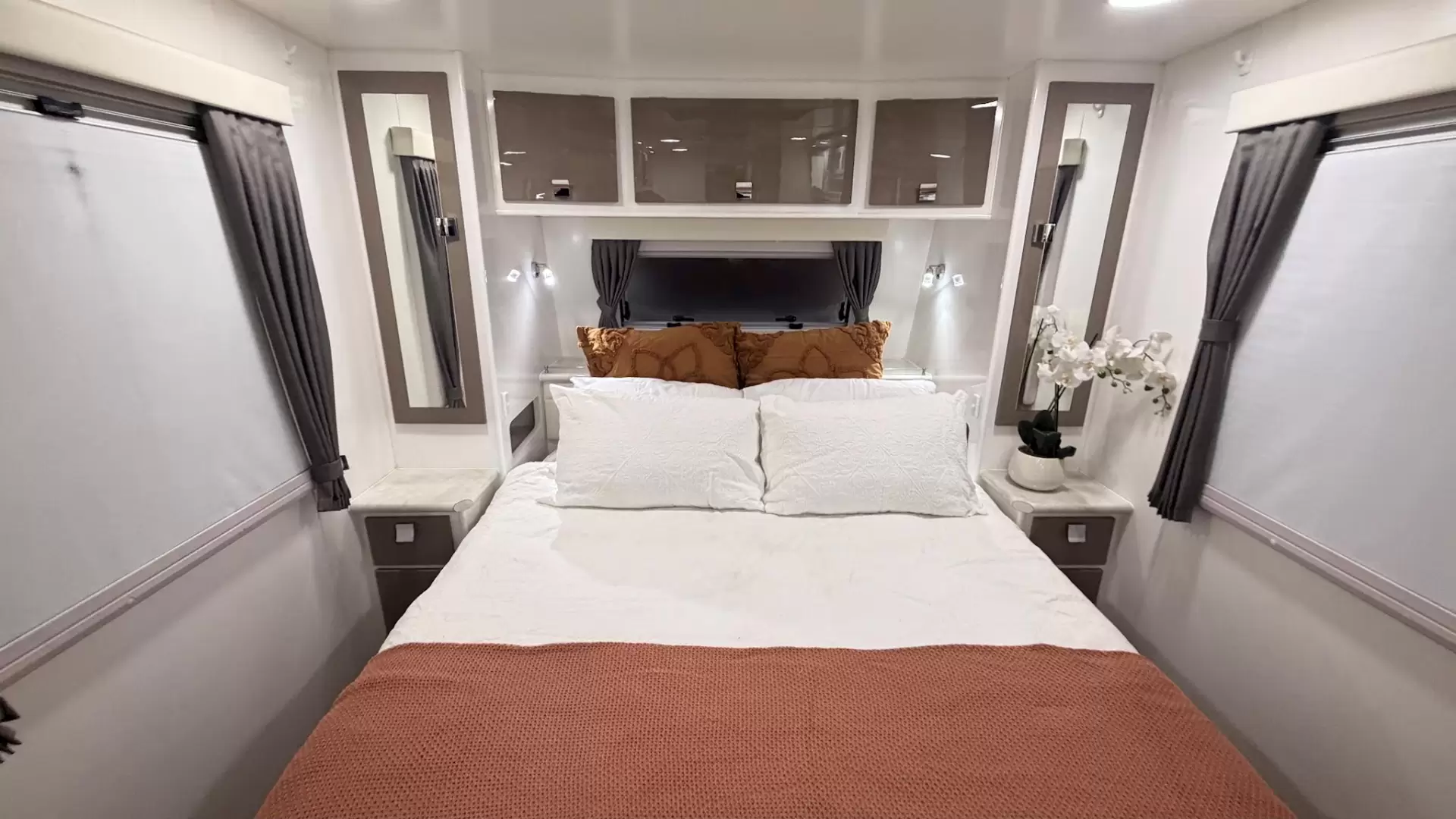 USED 2015 PARAMOUNT VOGUE