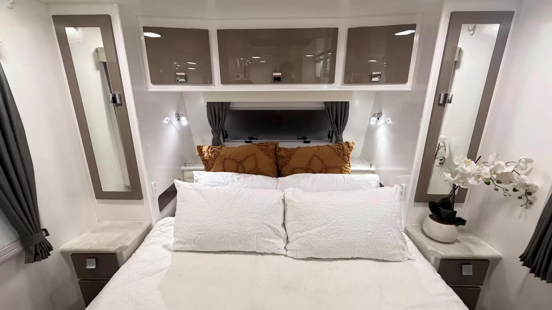 USED 2015 PARAMOUNT VOGUE