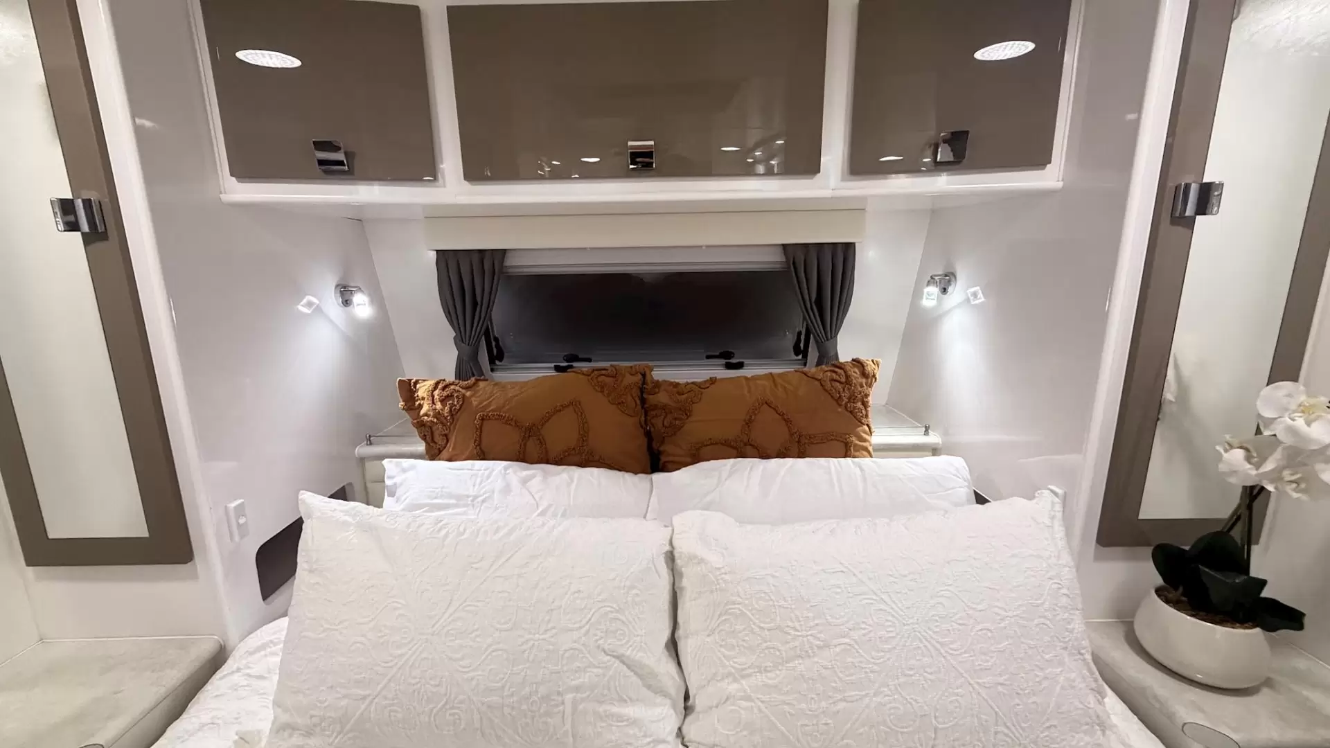 USED 2015 PARAMOUNT VOGUE