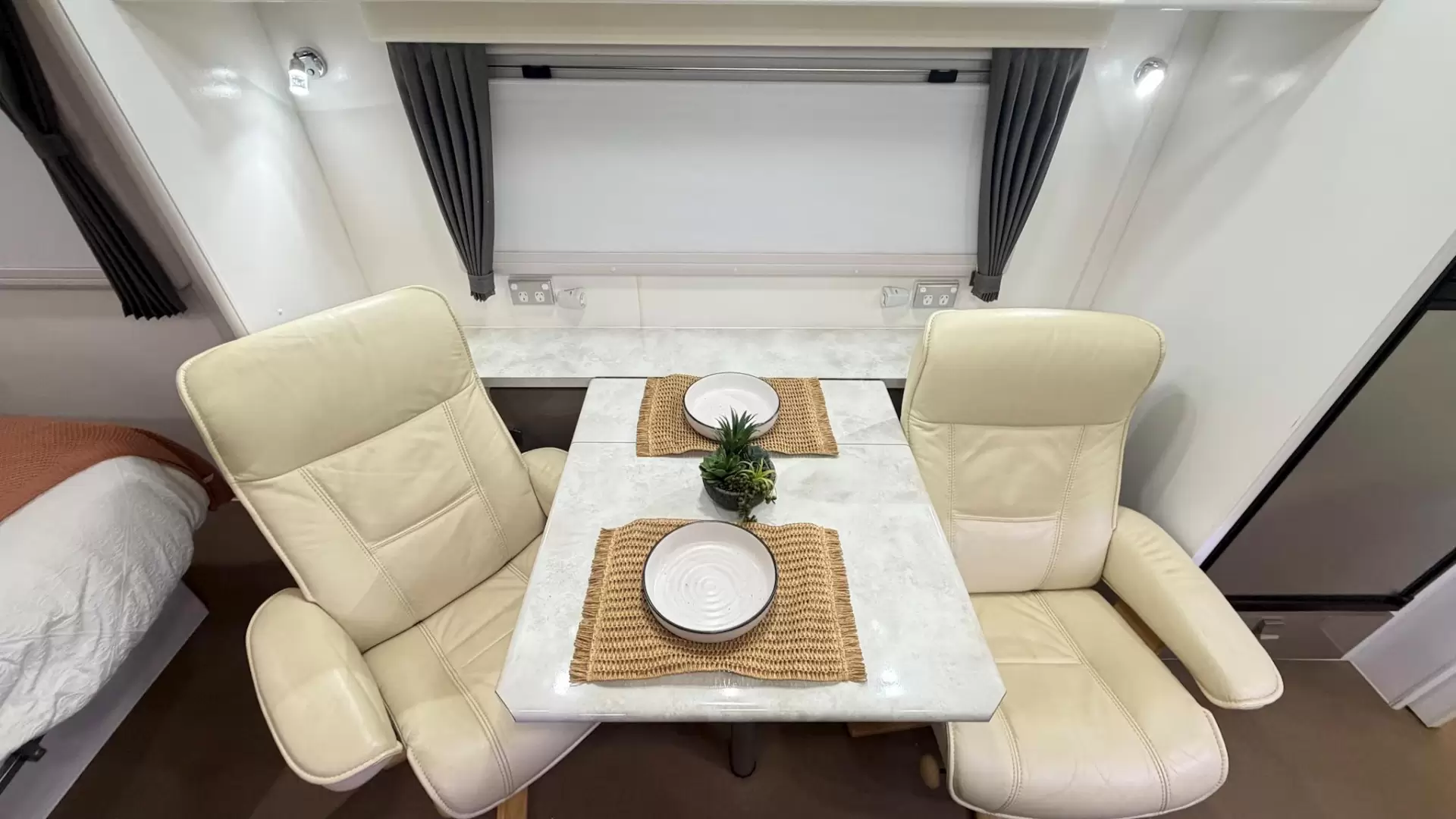 USED 2015 PARAMOUNT VOGUE