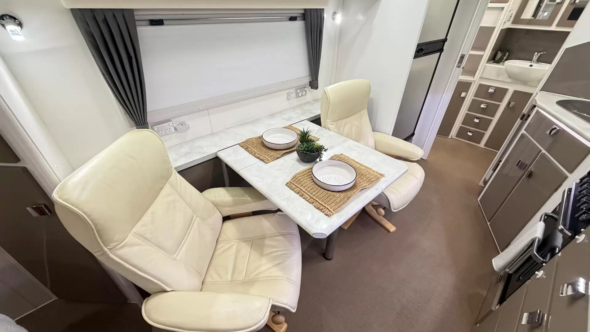 USED 2015 PARAMOUNT VOGUE