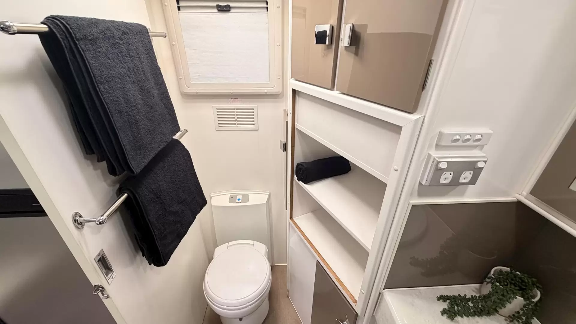 USED 2015 PARAMOUNT VOGUE