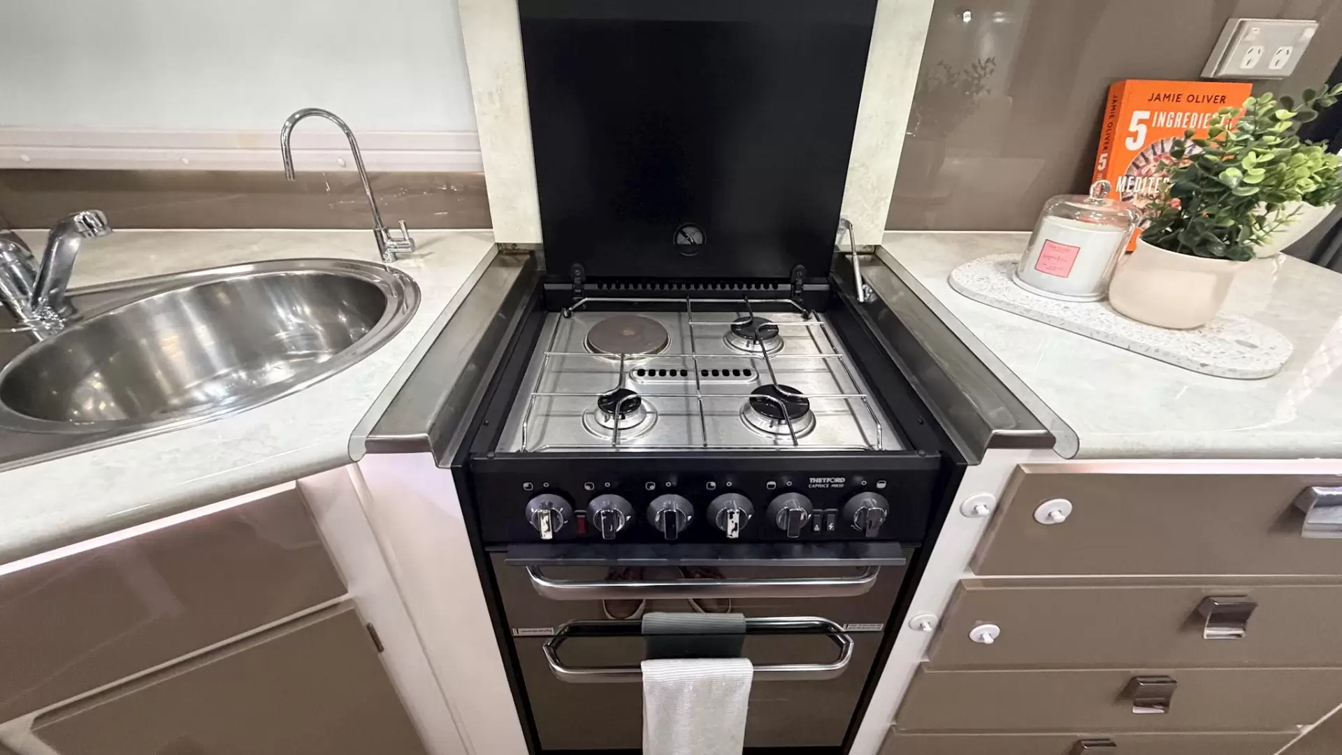 USED 2015 PARAMOUNT VOGUE