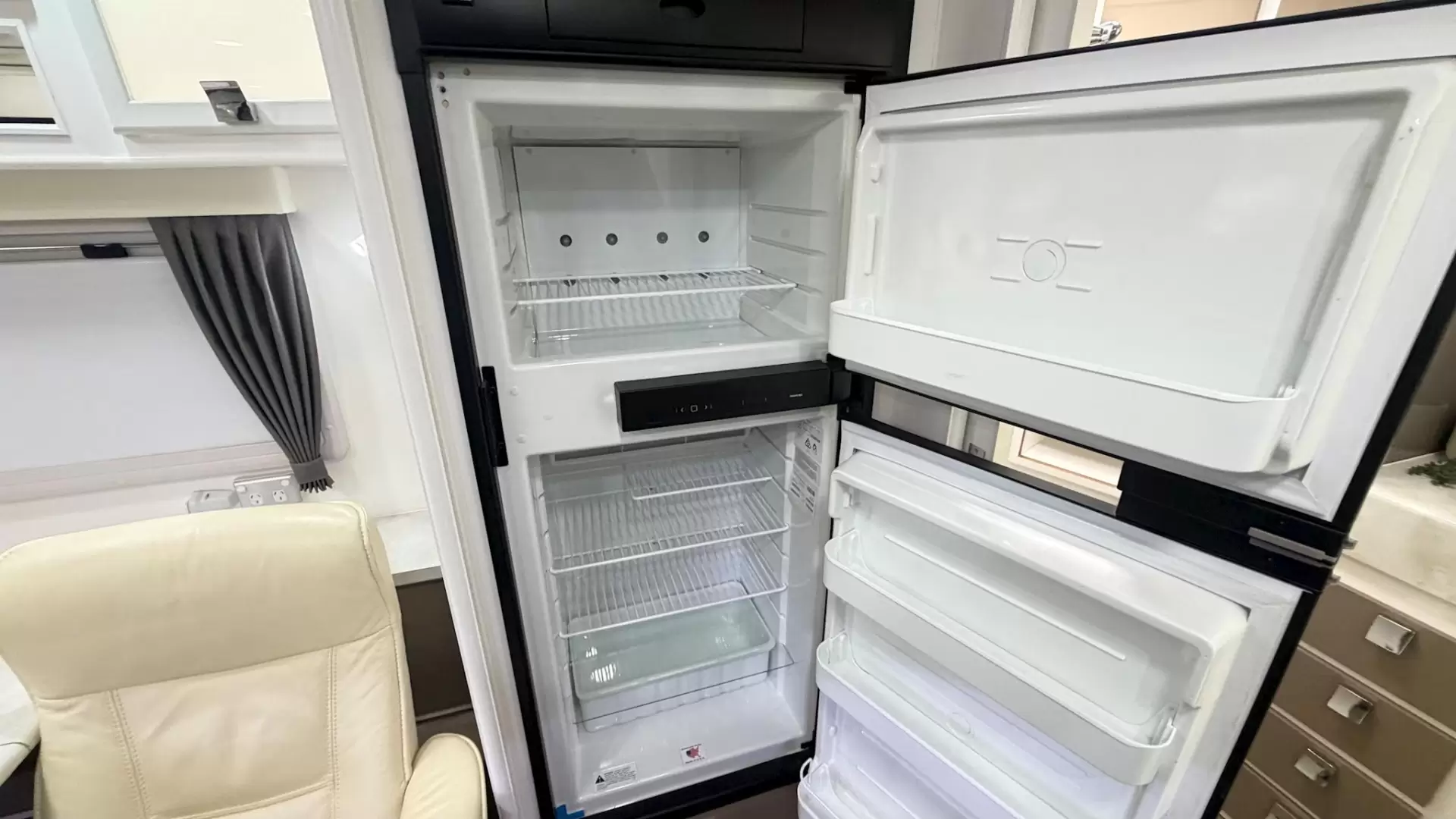 USED 2015 PARAMOUNT VOGUE