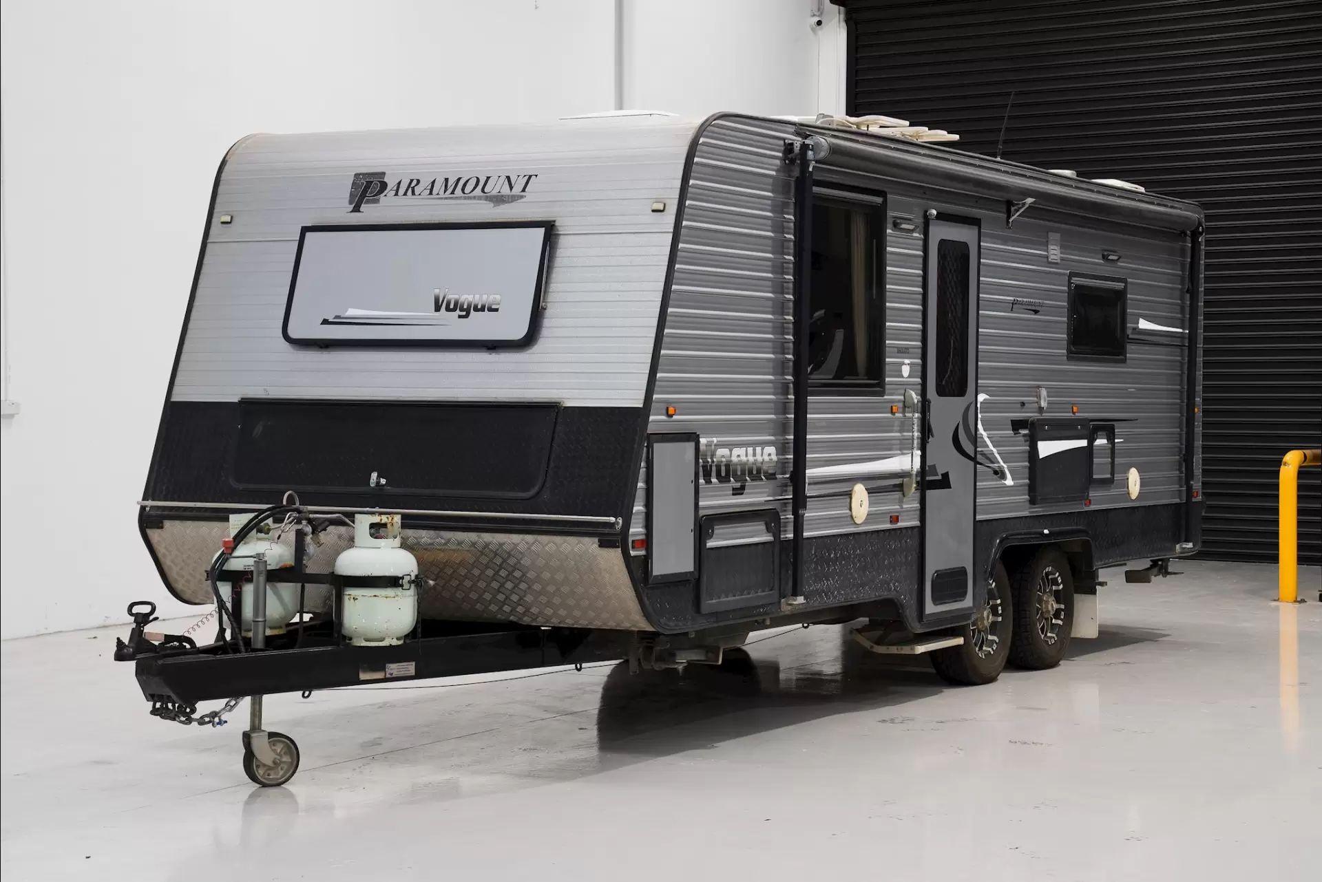 USED 2015 PARAMOUNT VOGUE