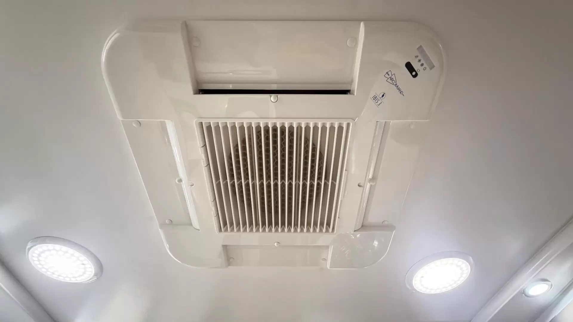 USED 2015 PARAMOUNT VOGUE