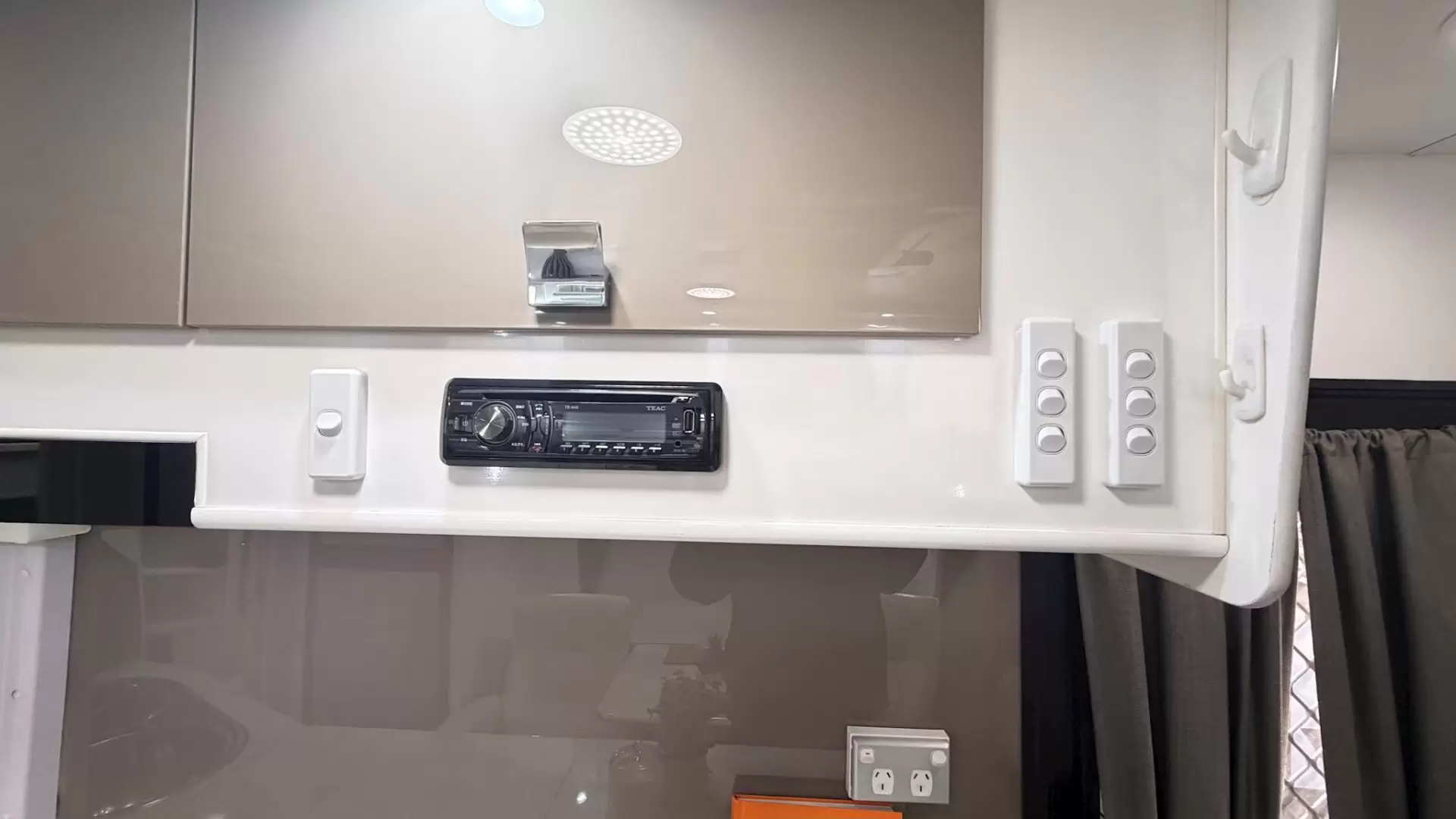 USED 2015 PARAMOUNT VOGUE