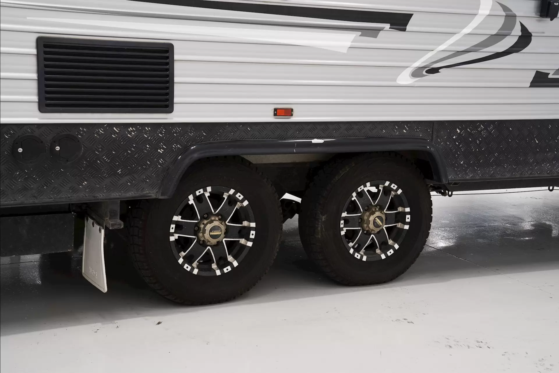 USED 2015 PARAMOUNT VOGUE