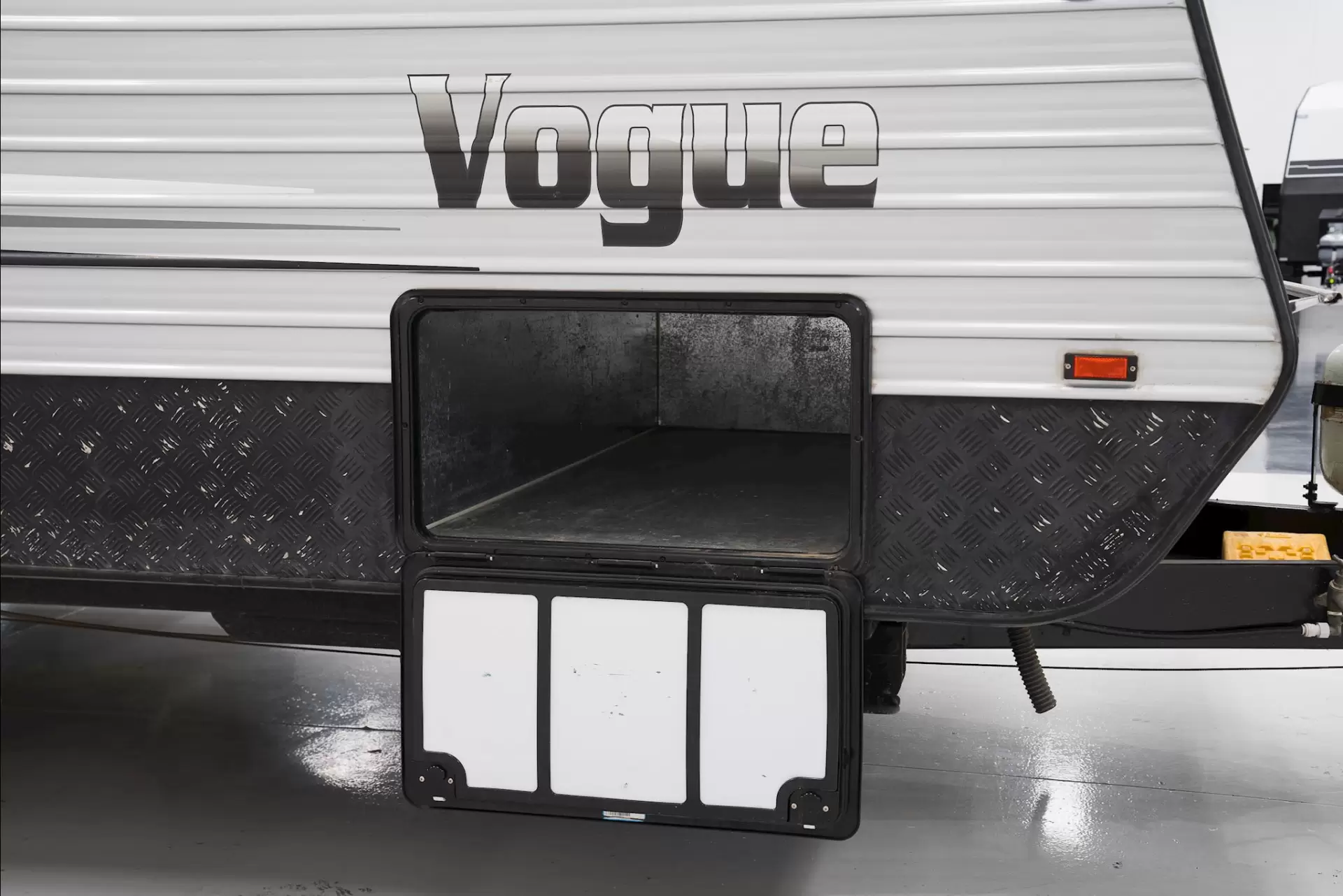 USED 2015 PARAMOUNT VOGUE