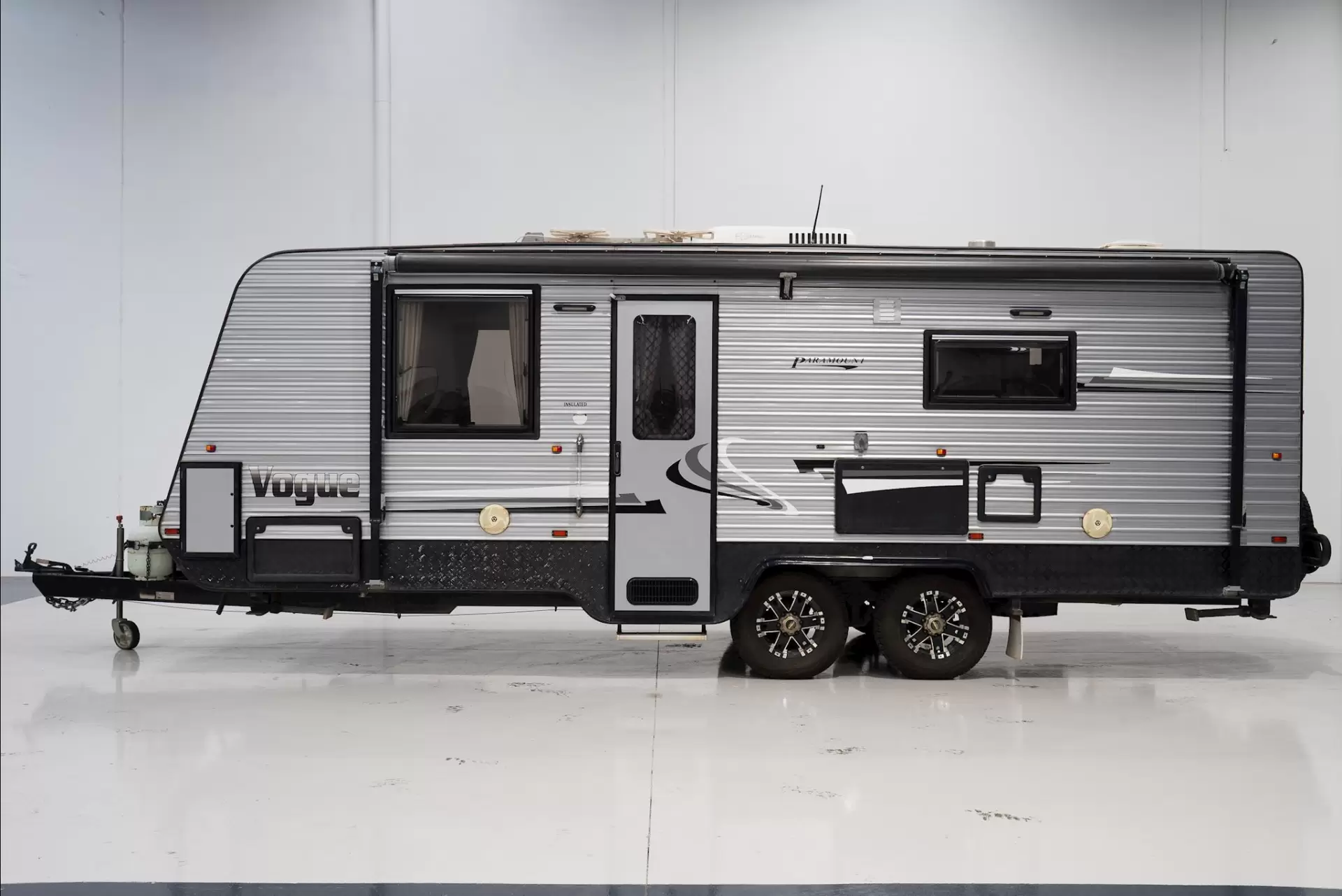 USED 2015 PARAMOUNT VOGUE