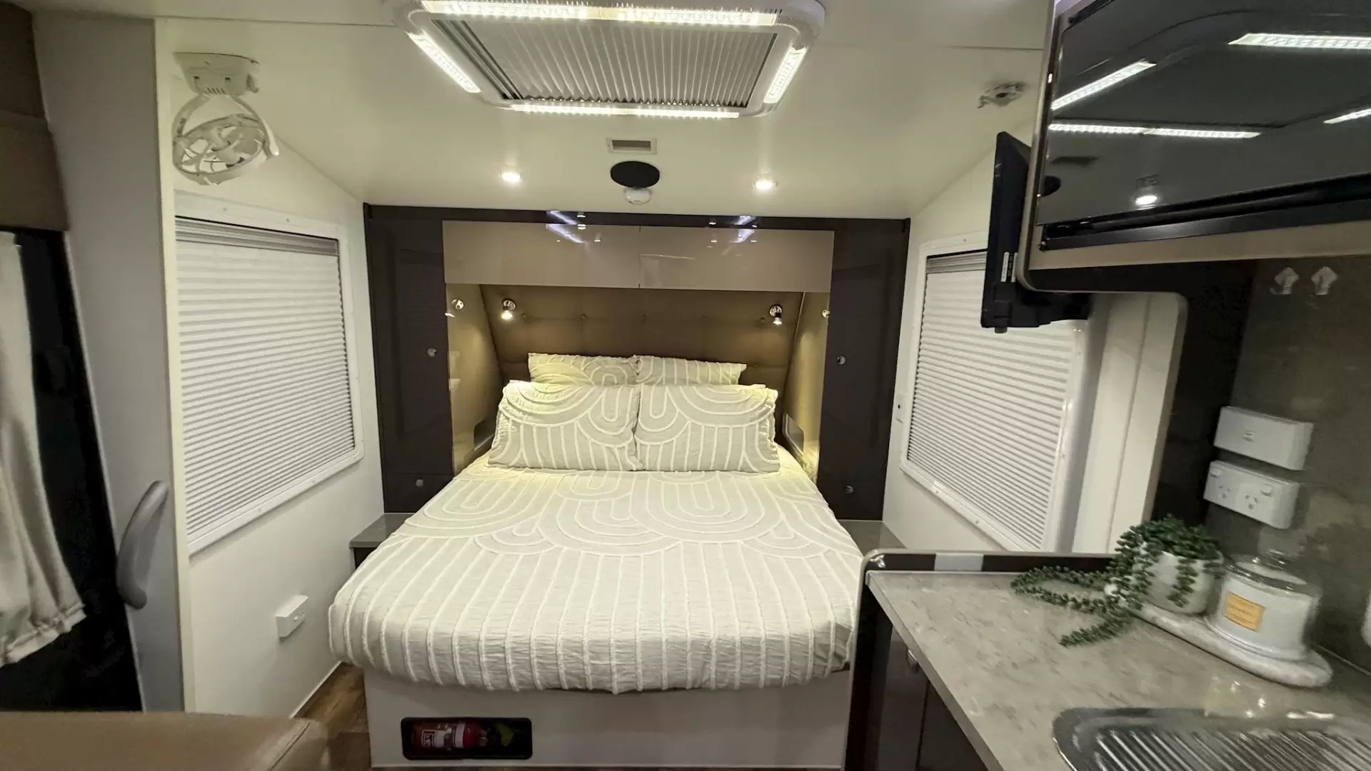 USED 2019 LOTUS CARAVANS TROOPER
