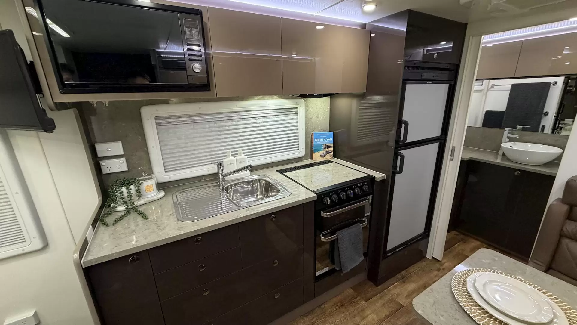 USED 2019 LOTUS CARAVANS TROOPER