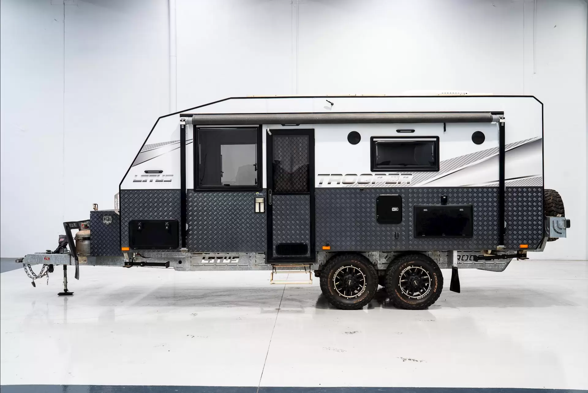 USED 2019 LOTUS CARAVANS TROOPER