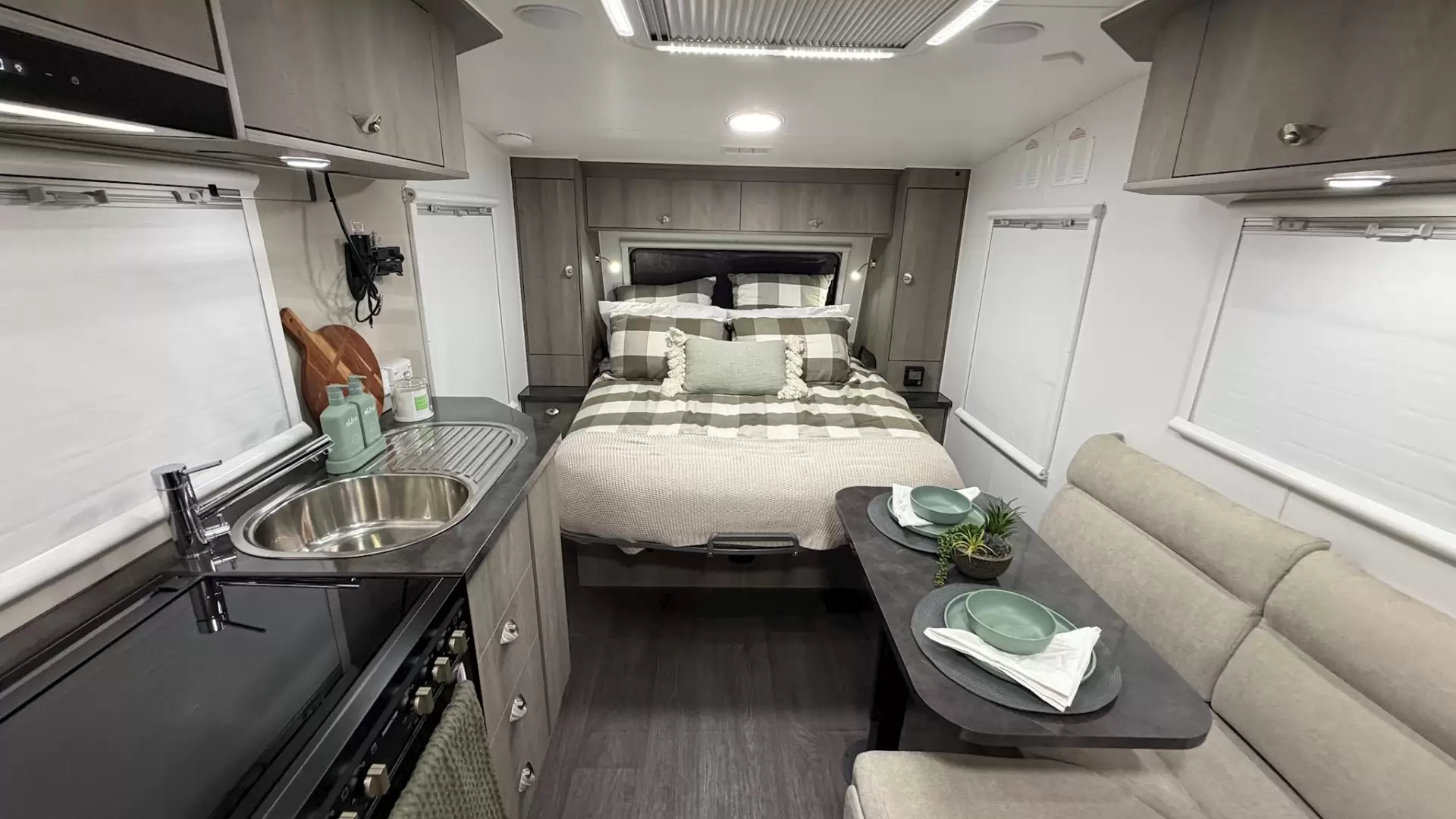 USED 2019 GOLDSTREAM AUSTRALIS SERIES