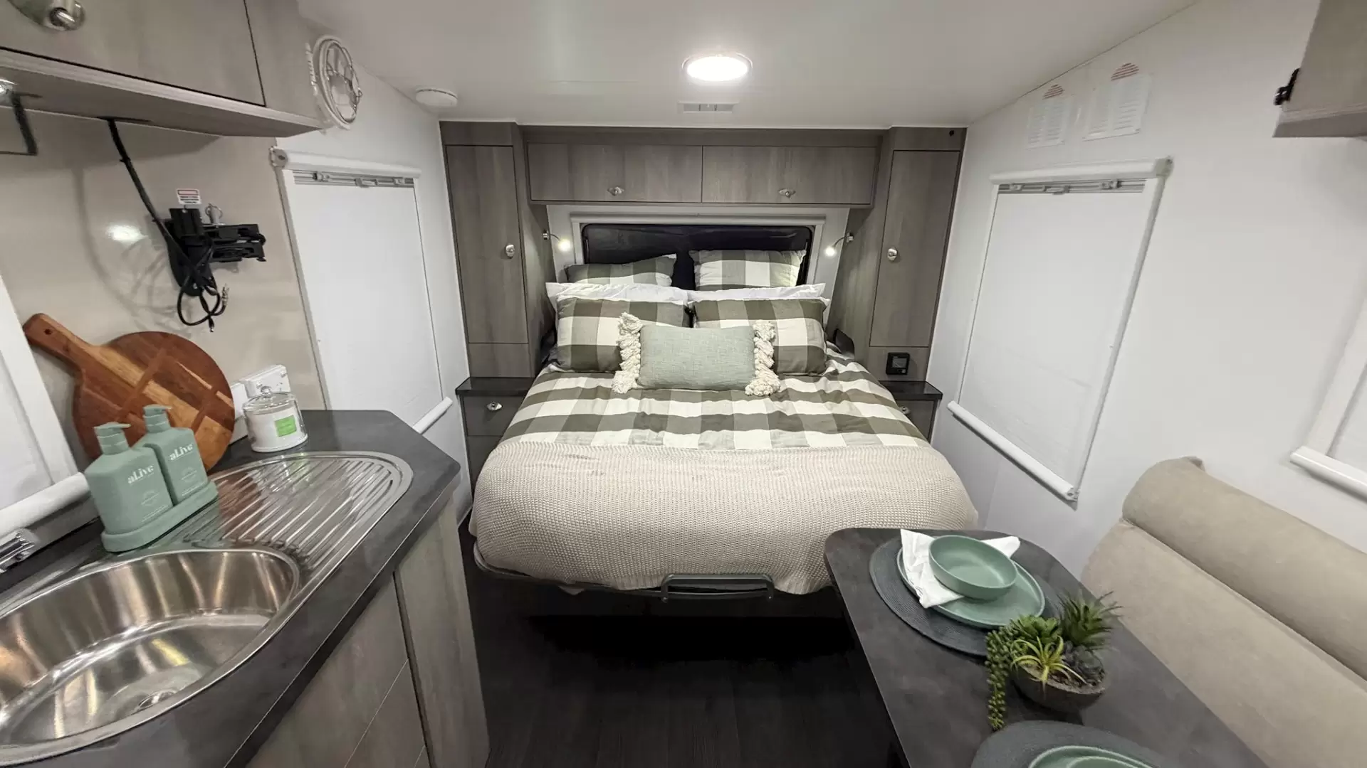 USED 2019 GOLDSTREAM AUSTRALIS SERIES
